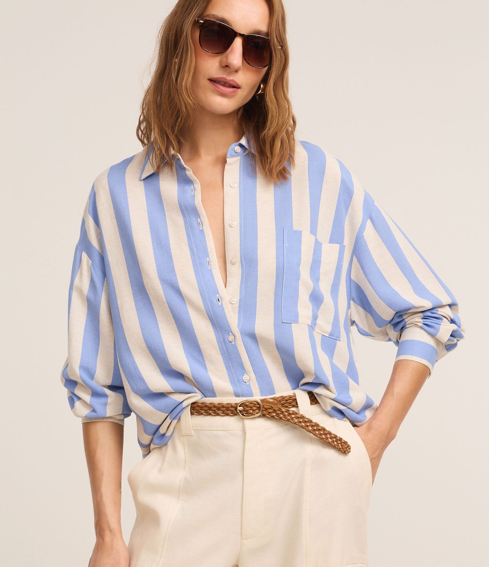 Camisa Ampla em Viscolinho com Listras Verticais Largas Azul/Branco 1