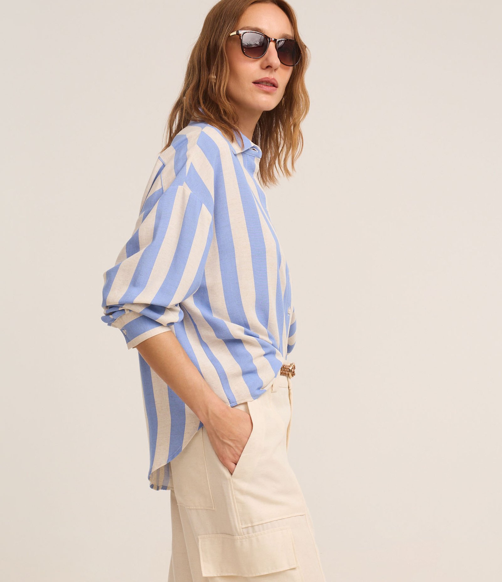 Camisa Ampla em Viscolinho com Listras Verticais Largas Azul/Branco 4