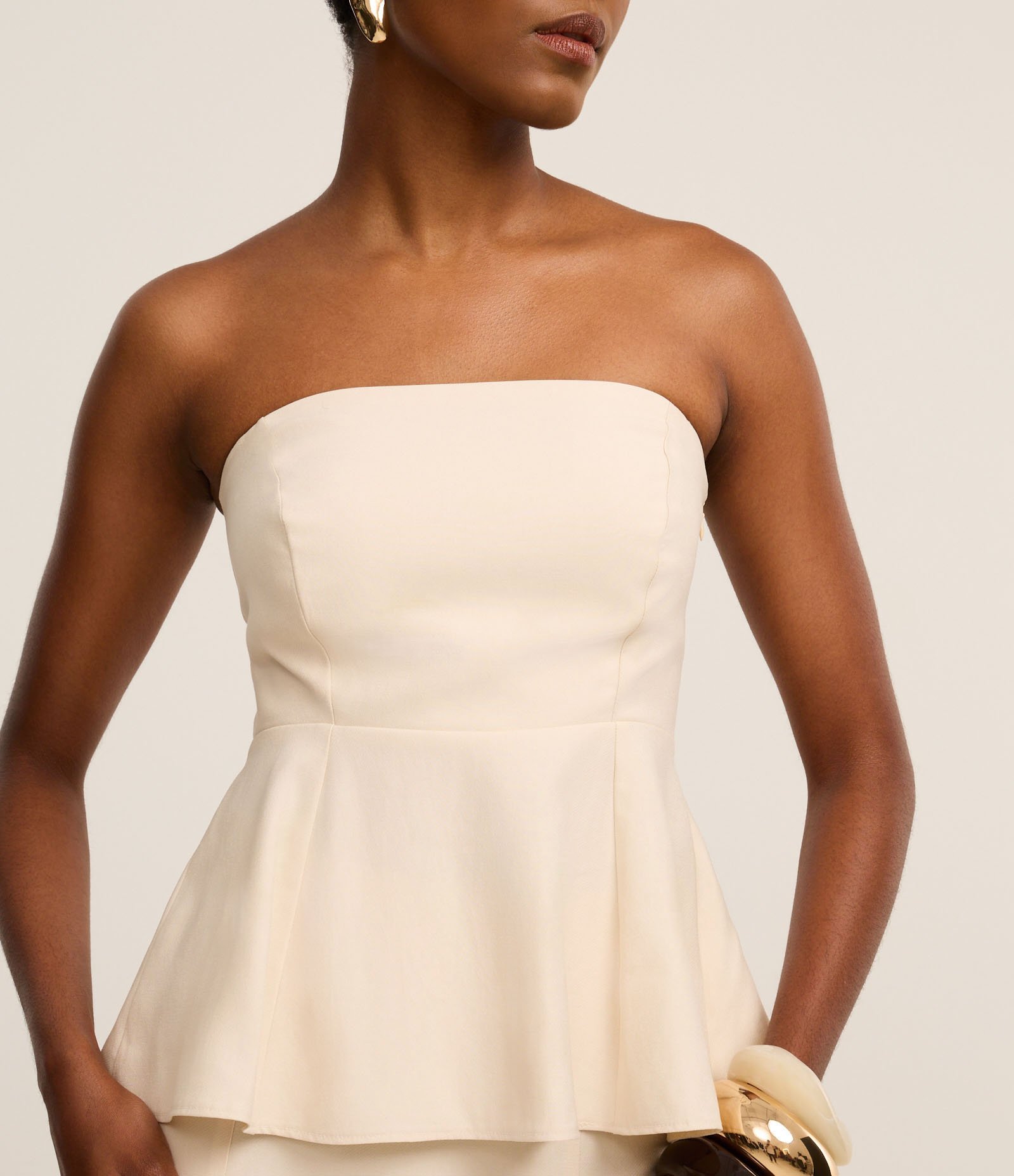 Blusa Peplum Sem Alça com Pences Bege 3