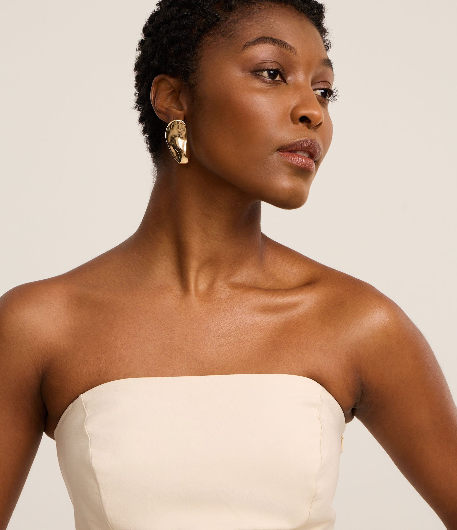 Blusa Peplum Sem Alça com Pences Bege 4