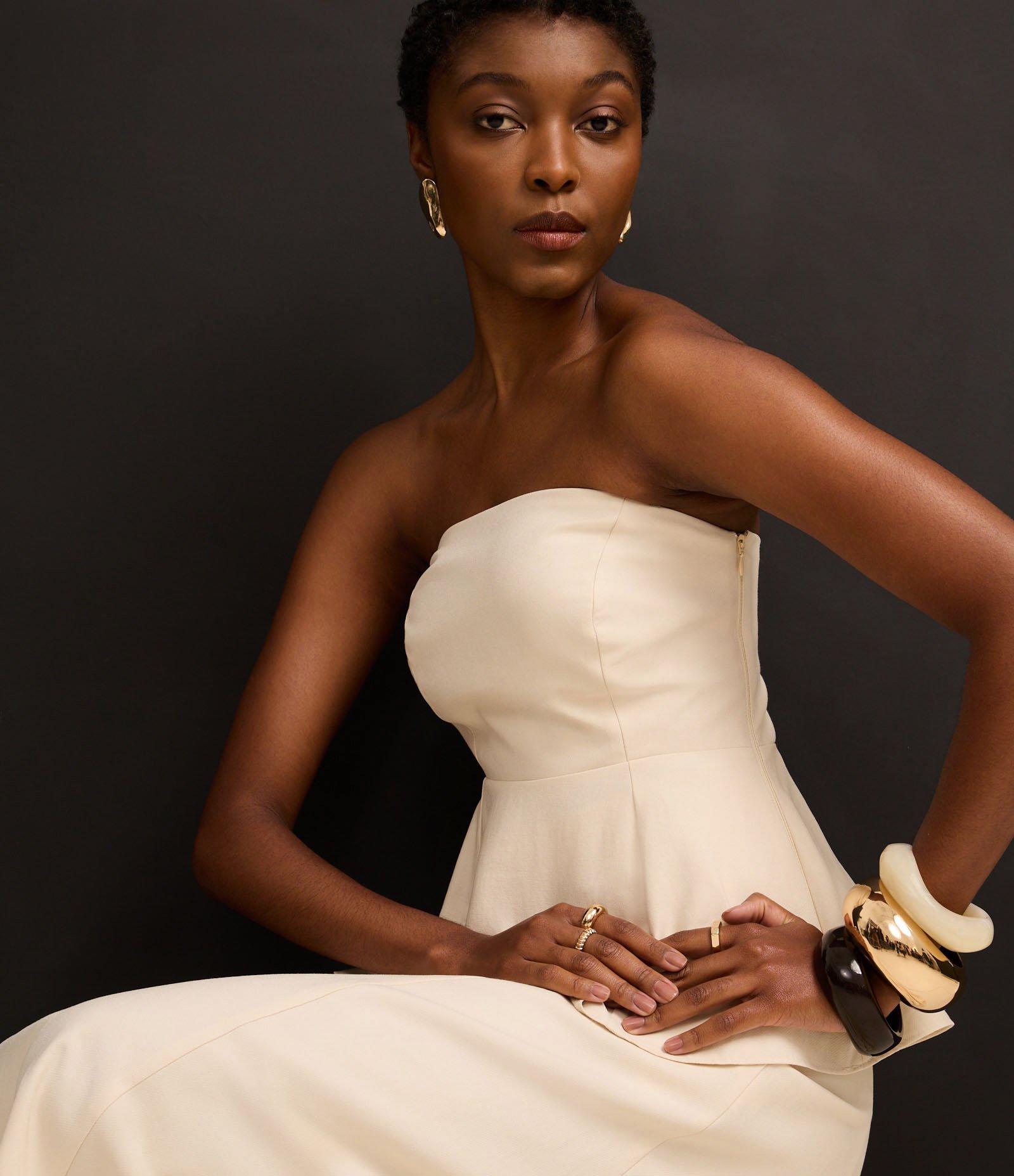 Blusa Peplum Sem Alça com Pences Bege 5