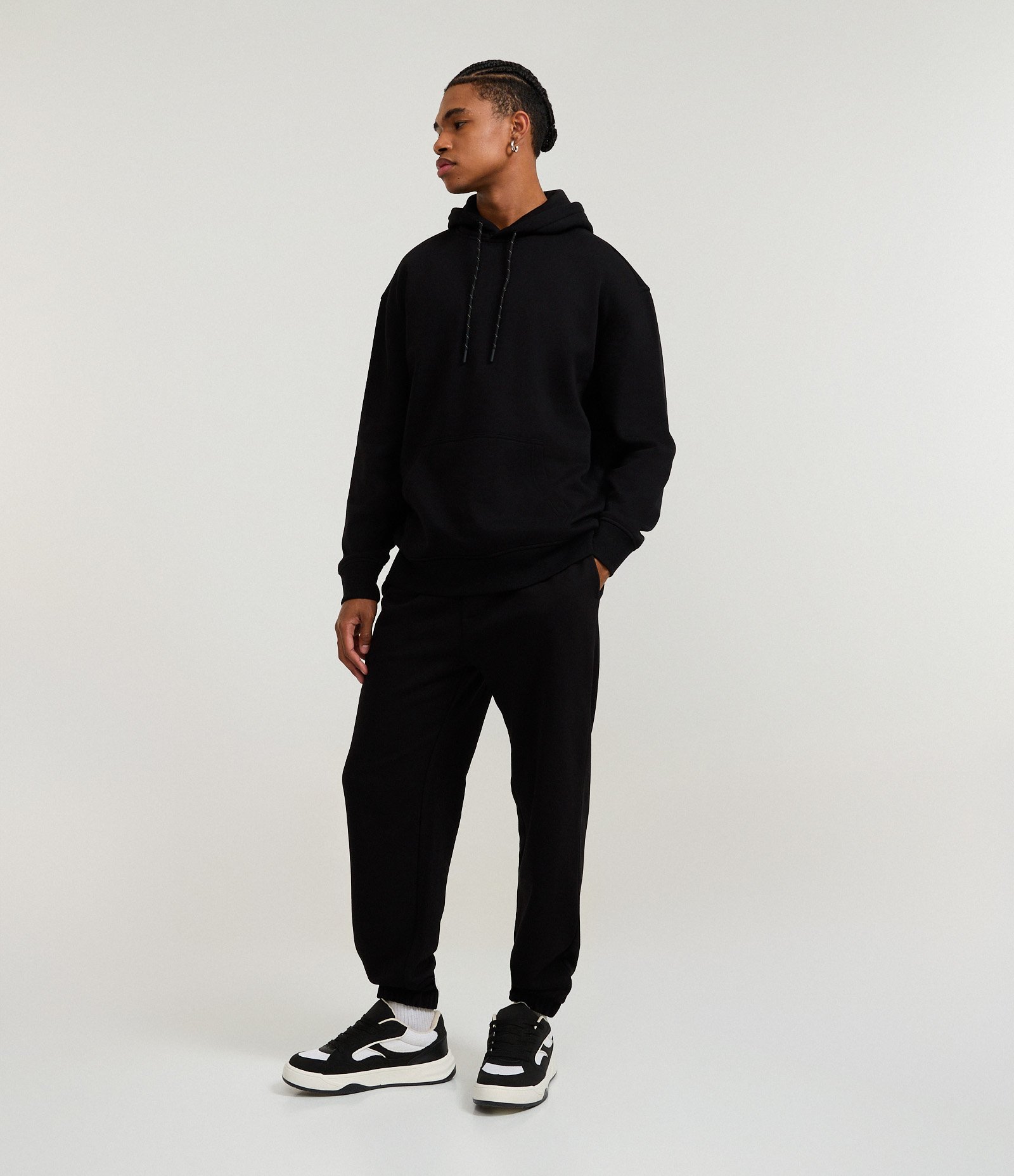 Calça Jogger em Moletom com Cós Elástico e Cordão Preto 1