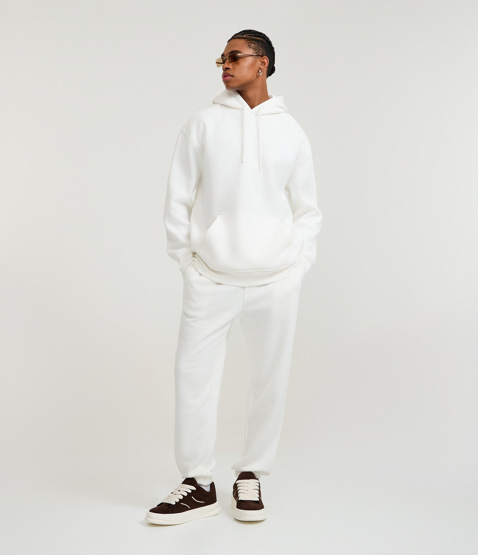 Calça Jogger em Moletom com Cós Elástico e Cordão Branco 1