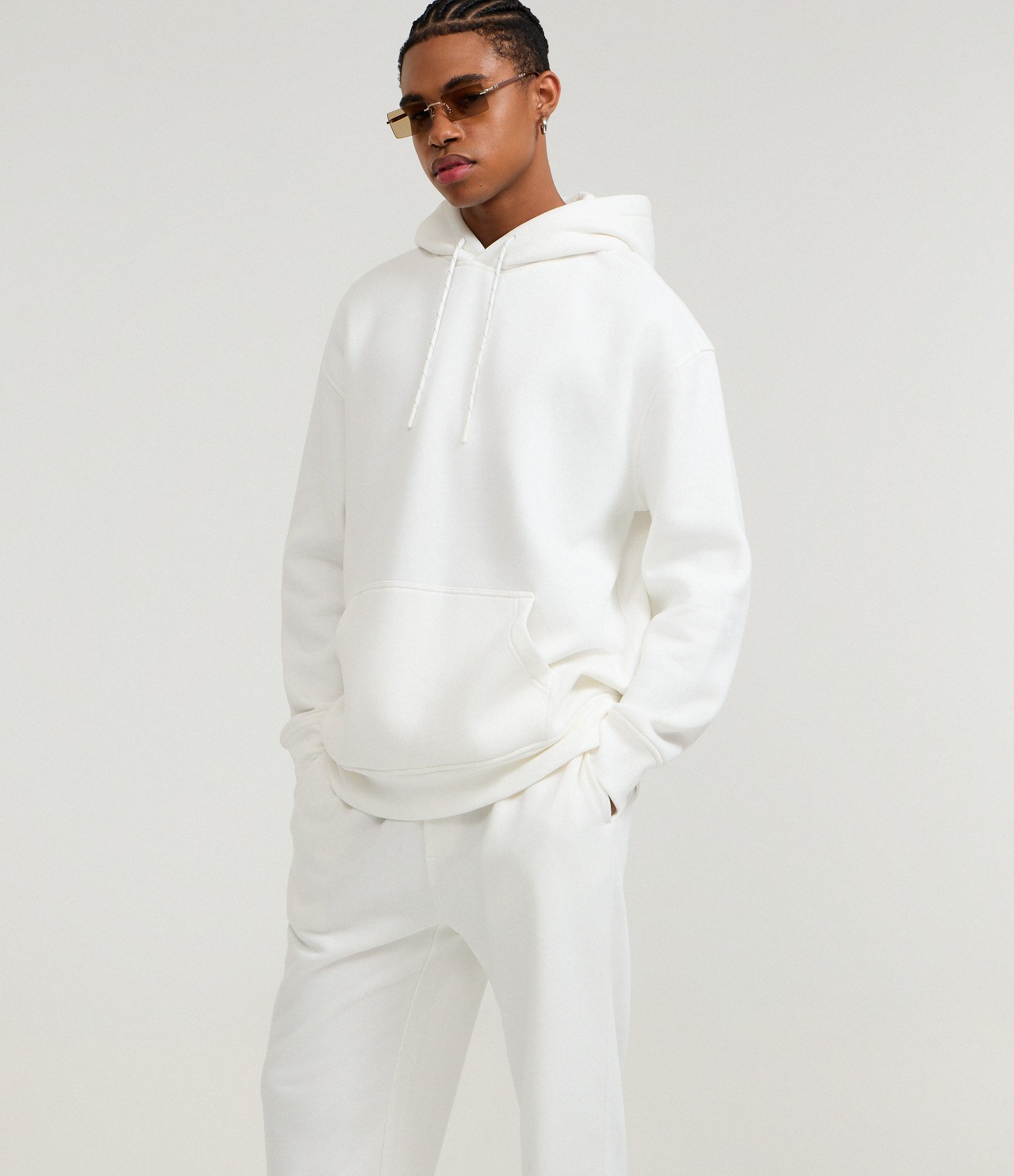 Calça Jogger em Moletom com Cós Elástico e Cordão Branco 3