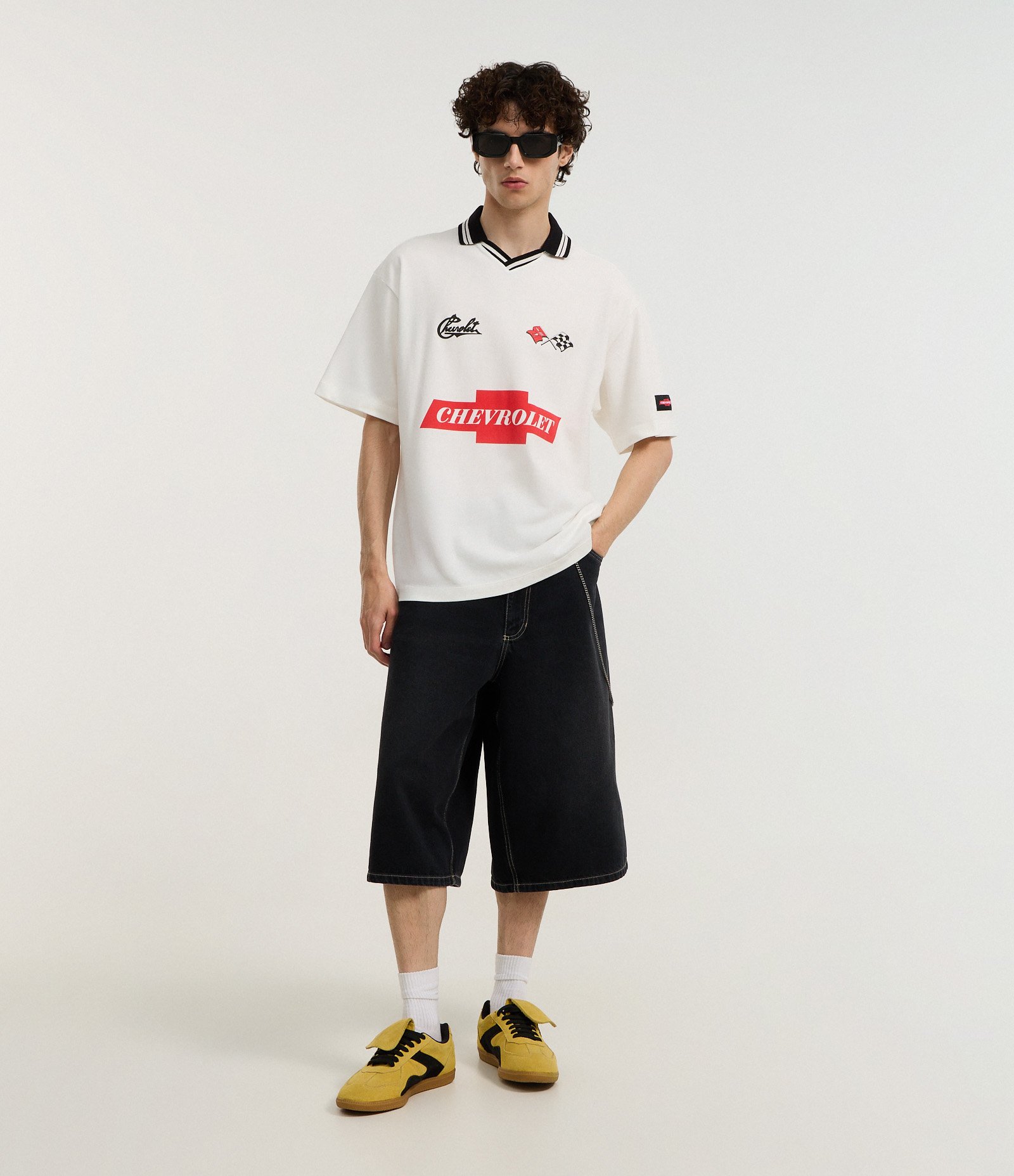 Camisa Polo Boxy em Algodão com Estampa Chevrolet Branco 2