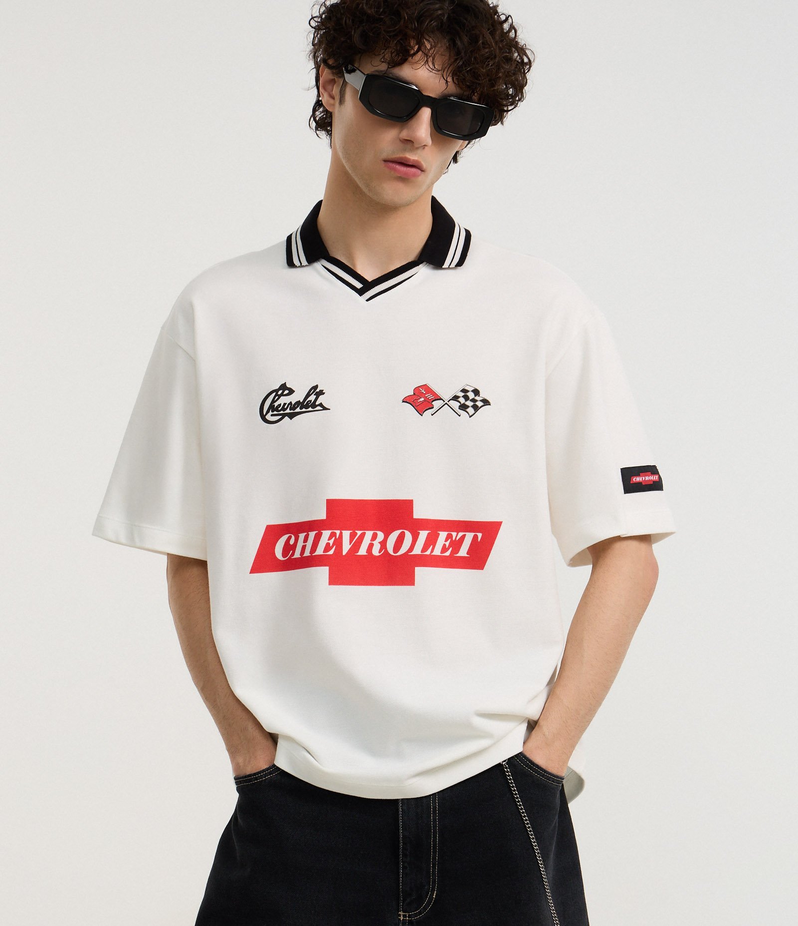 Camisa Polo Boxy em Algodão com Estampa Chevrolet Branco 6