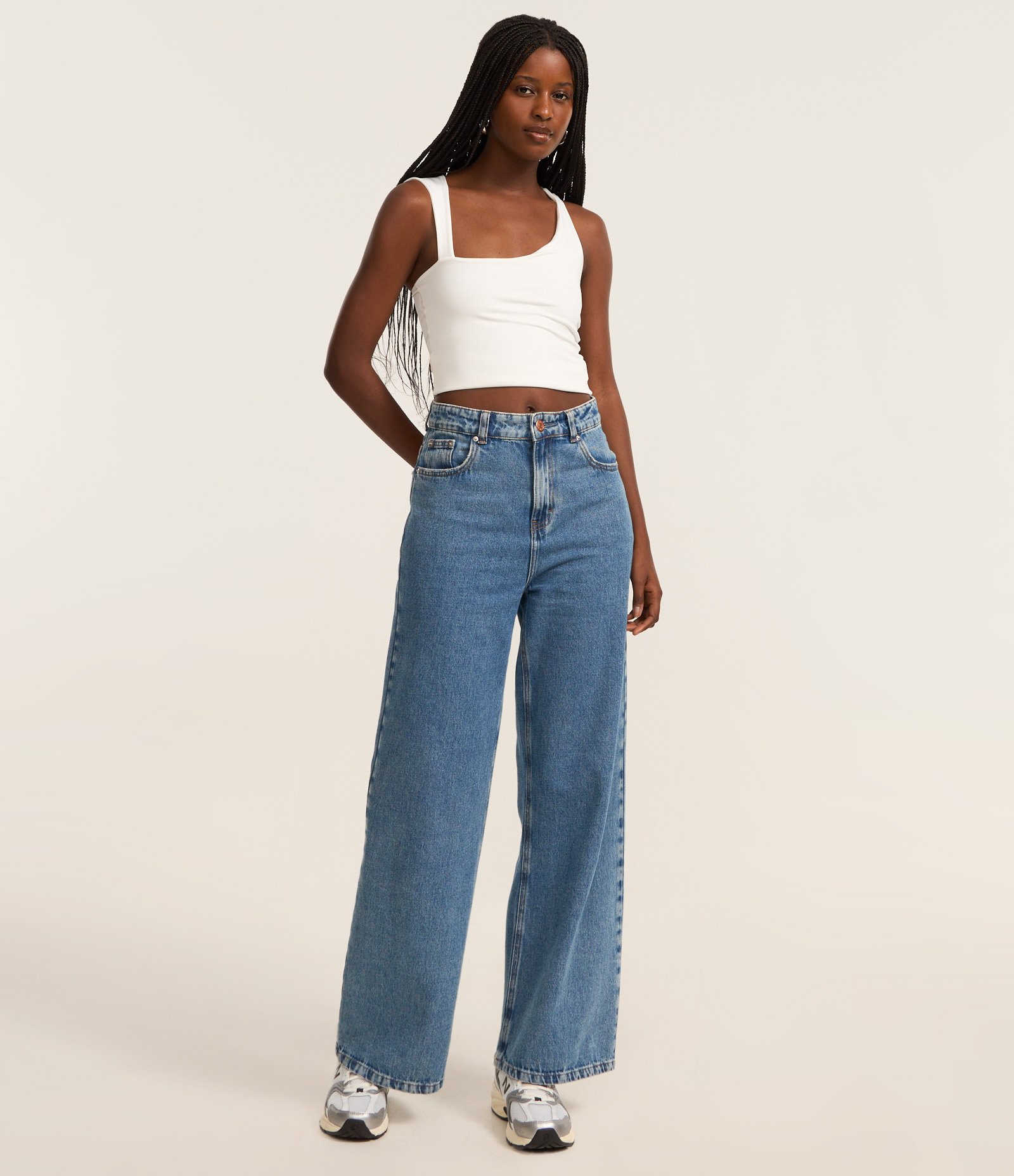 Blusa Regata em Microfibra com Decote Assimétrico Branco 2