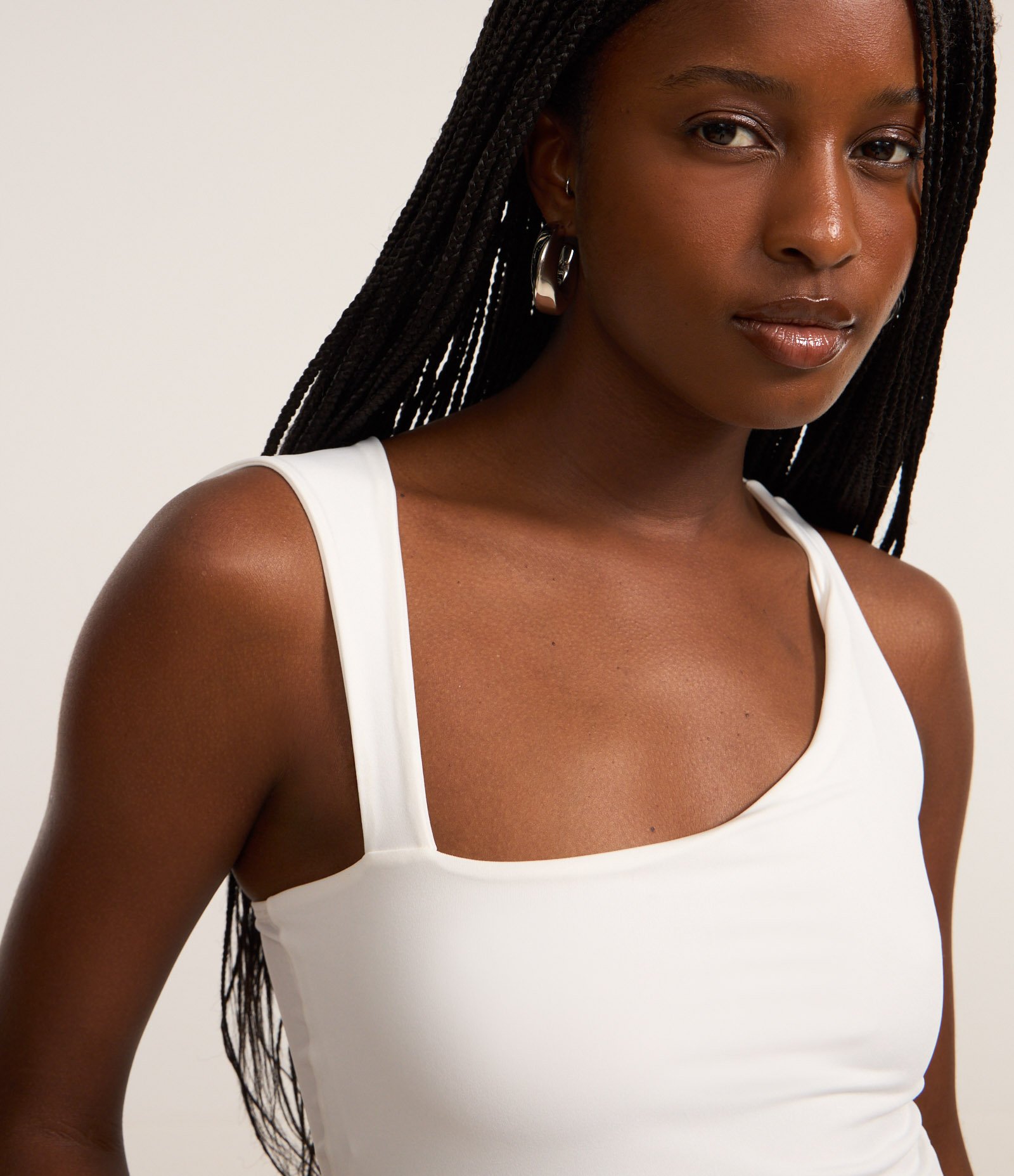 Blusa Regata em Microfibra com Decote Assimétrico Branco 3