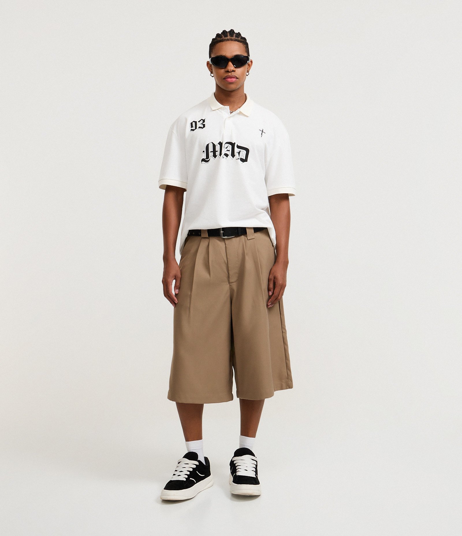 Bermuda Baggy em Viscose Alfaiatada com Bolsos Bege 1