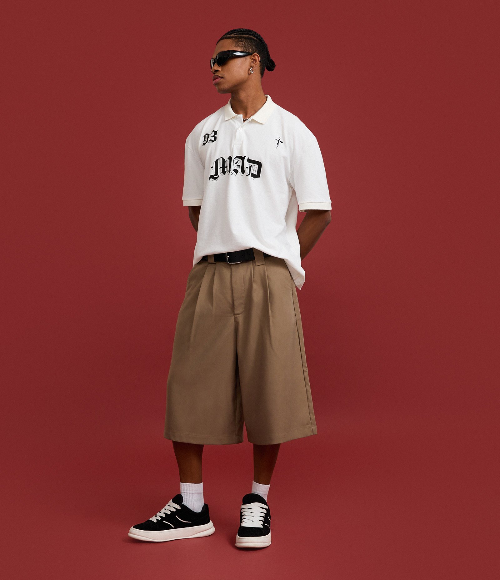 Bermuda Baggy em Viscose Alfaiatada com Bolsos Bege 3