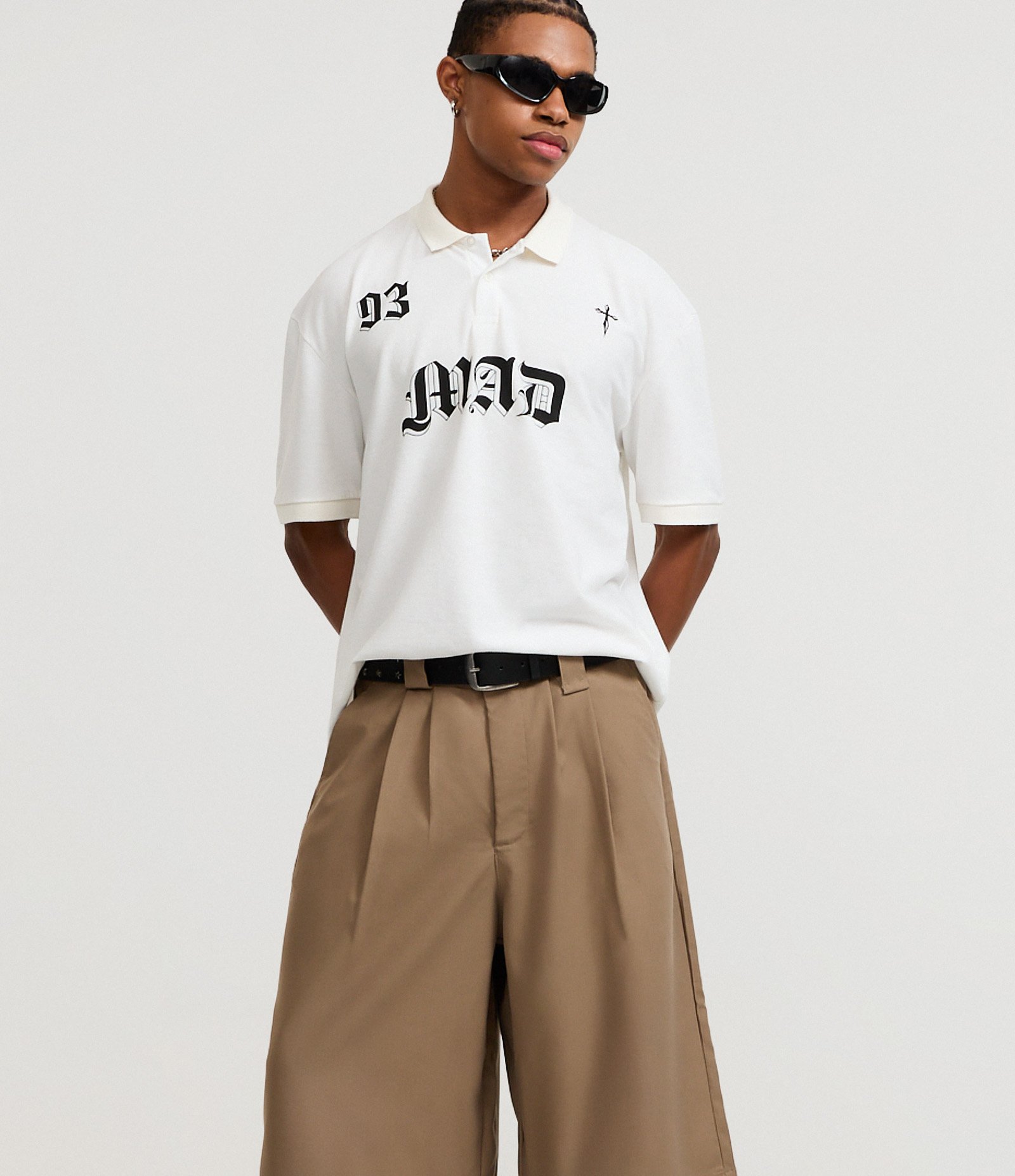 Bermuda Baggy em Viscose Alfaiatada com Bolsos Bege 5