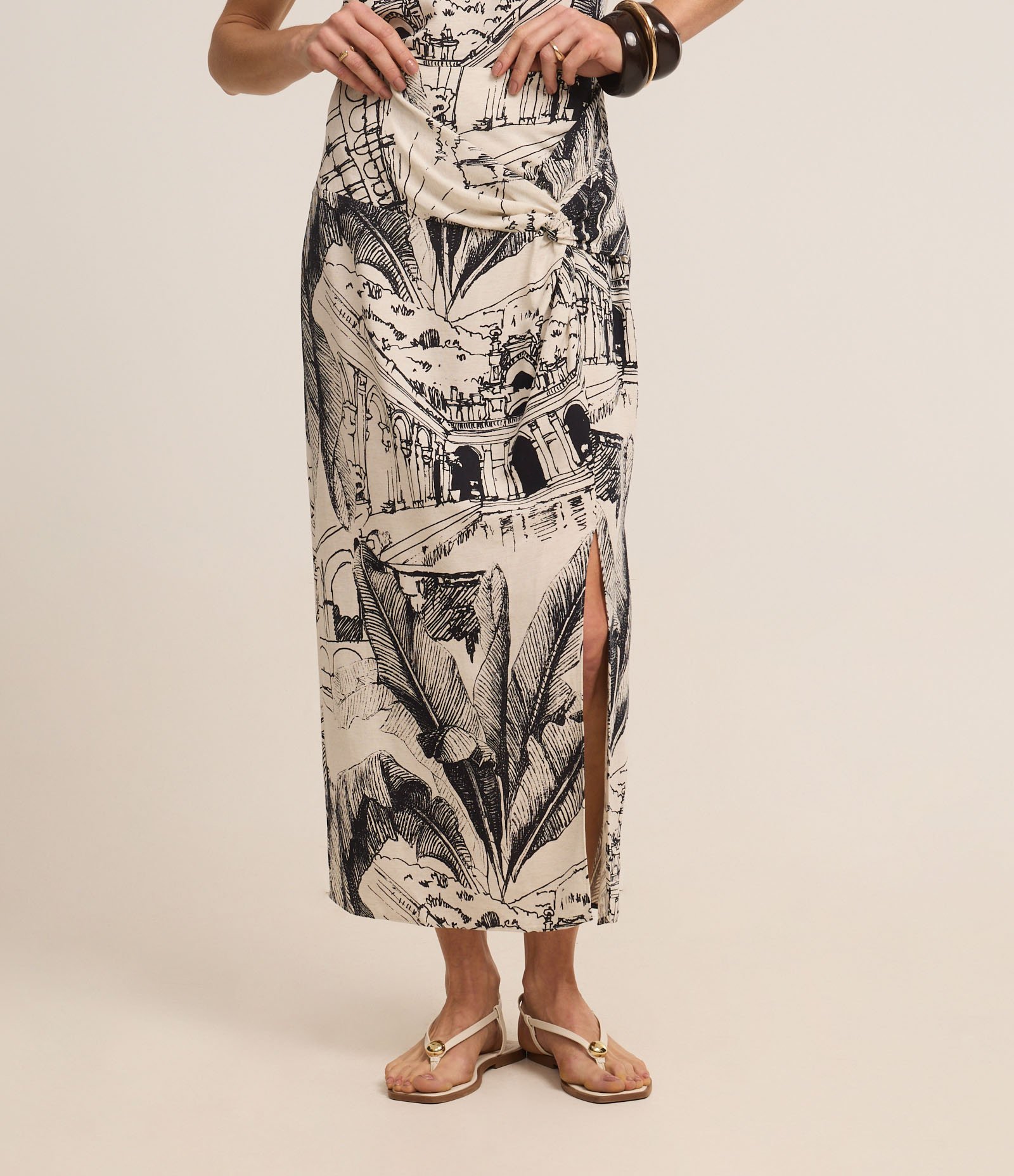 Saia Midi em Viscolinho com Nó Lateral e Estampa Modernismo Off White 3