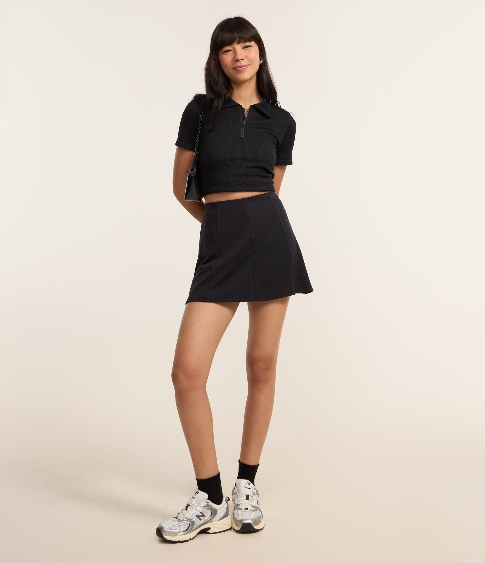 Short Saia em Ponto Roma com Recortes Preto 1