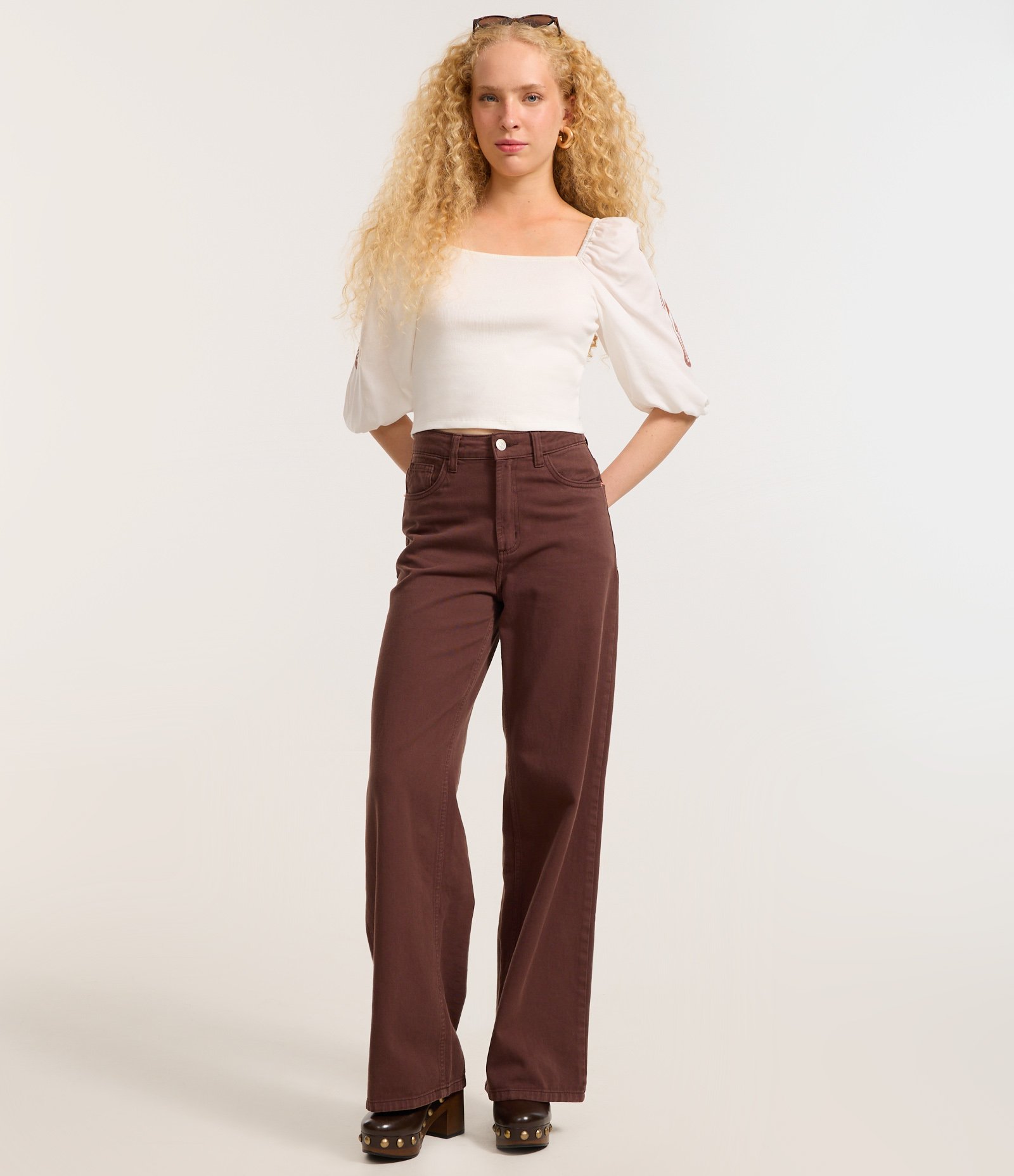 Blusa Cropped em Ribana com Manga Bufante e Estampa de Tucano Branco 2