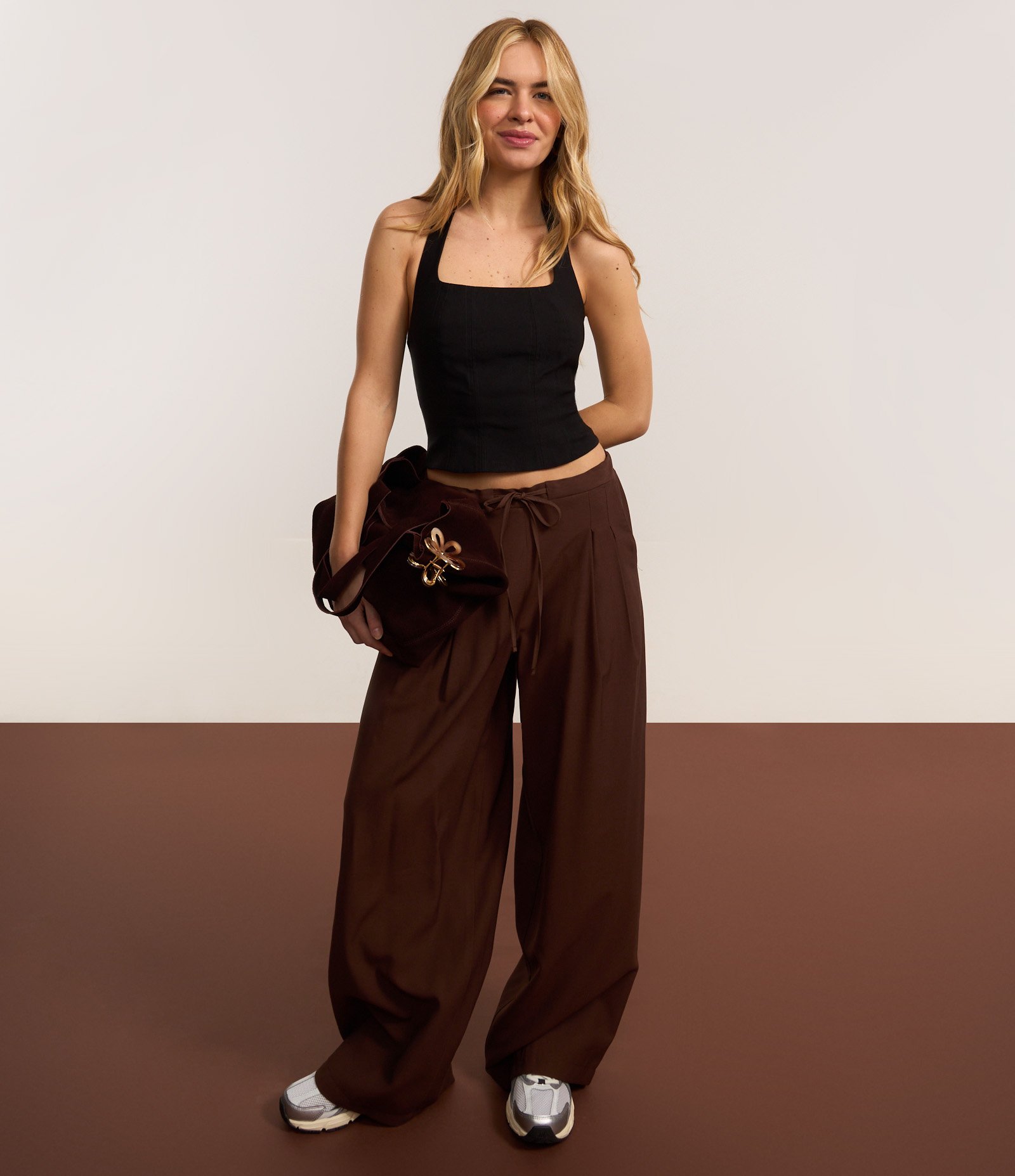 Calça Wide Leg Alfaiatada com Amarração Marrom 5