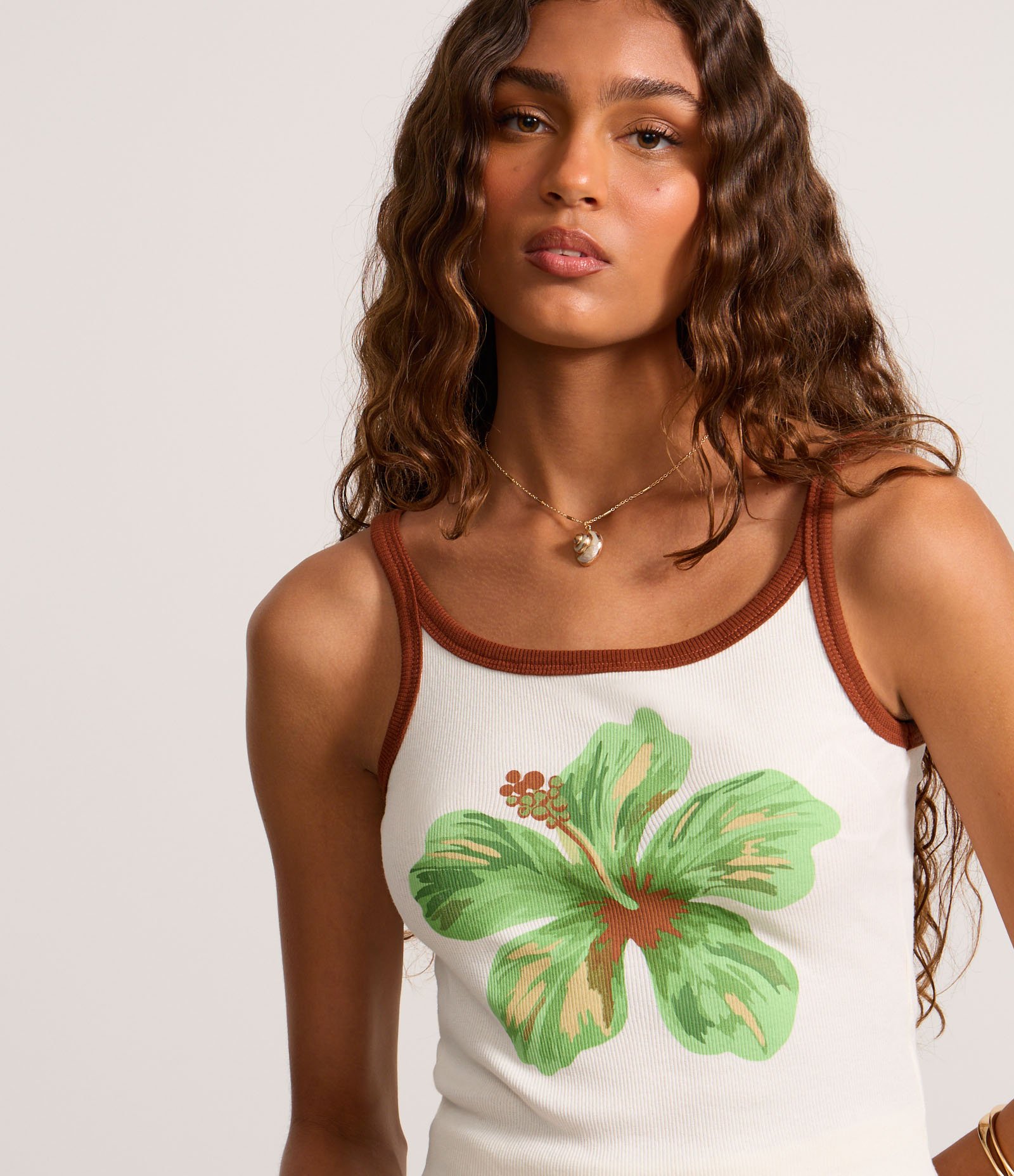 Regata com Viés Contrastante e Estampa Hibisco Bege 1