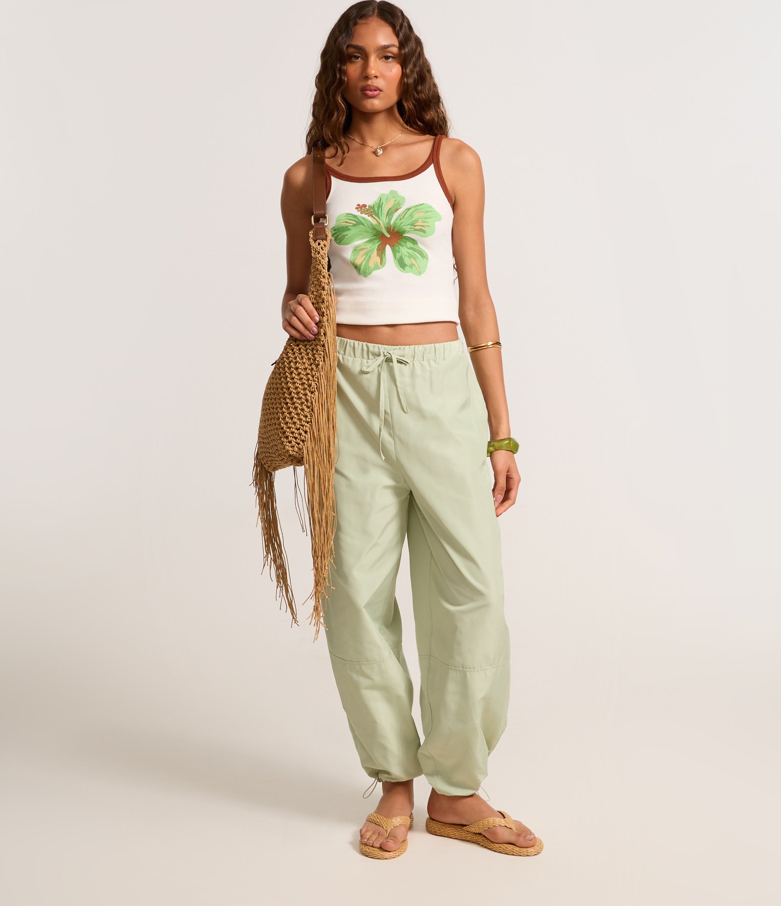 Regata com Viés Contrastante e Estampa Hibisco Bege 2