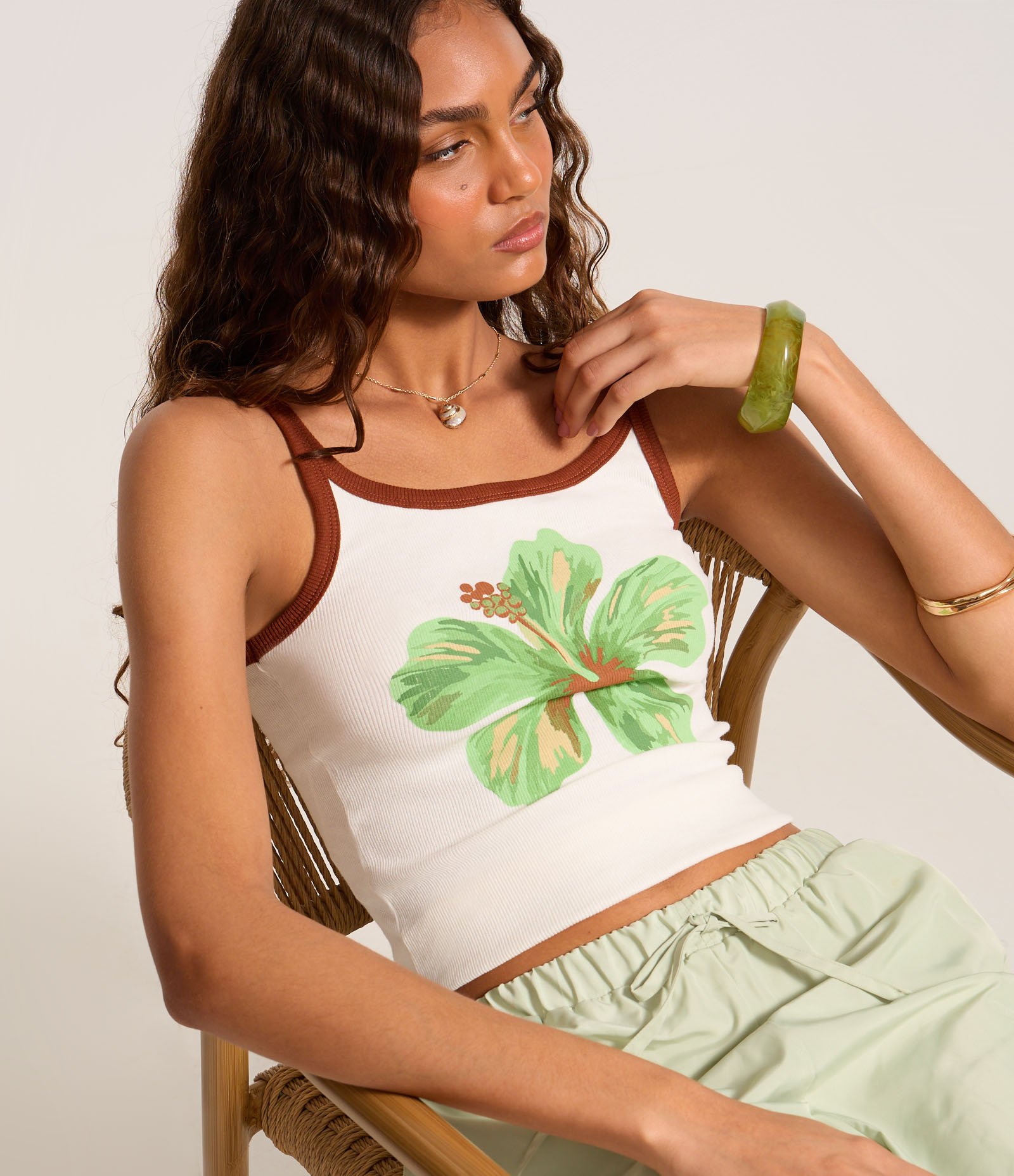 Regata com Viés Contrastante e Estampa Hibisco Bege 4