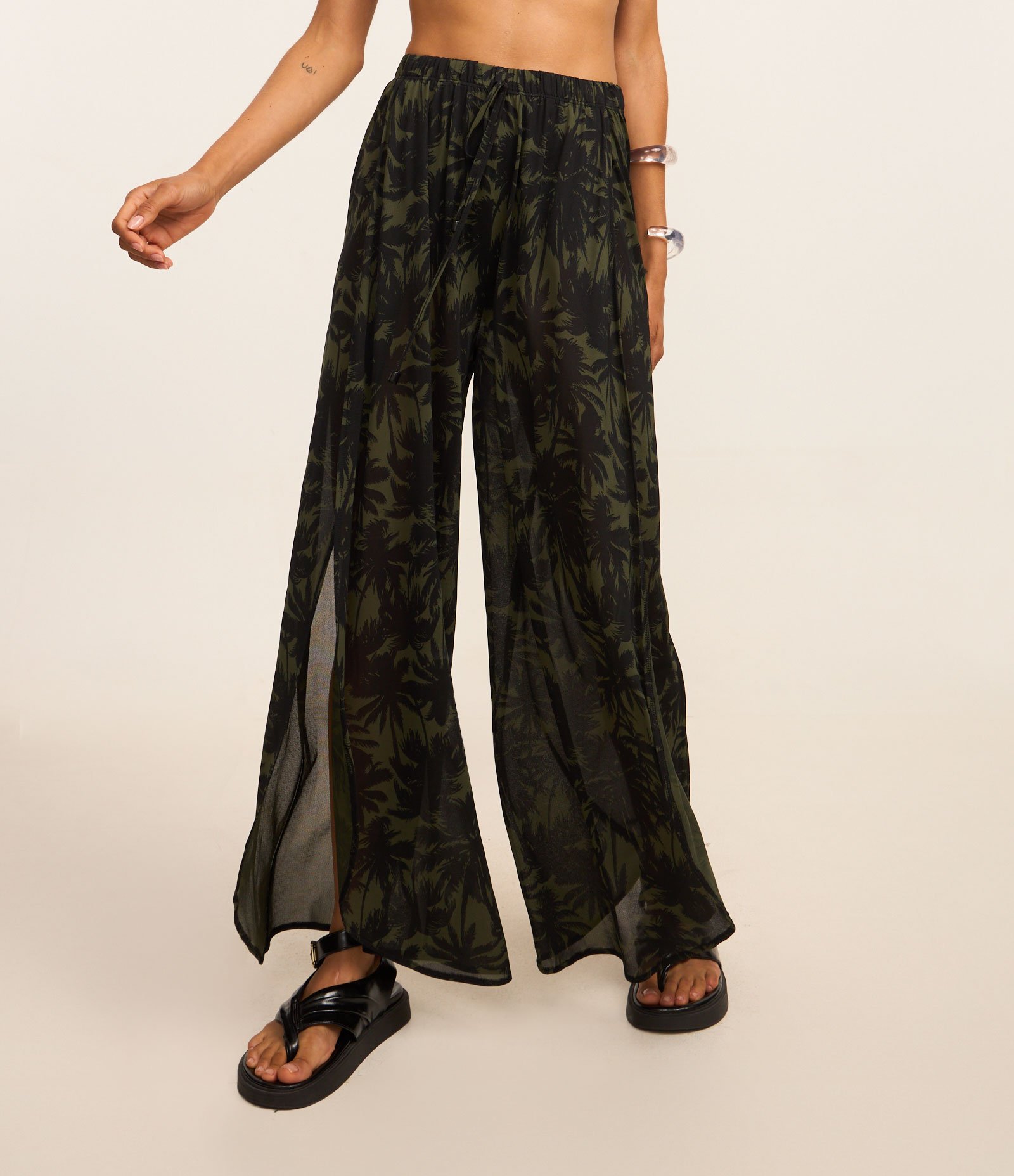 Saída de Praia Calça em Crepe com Estampa de Coqueiros Verde/Preto 2