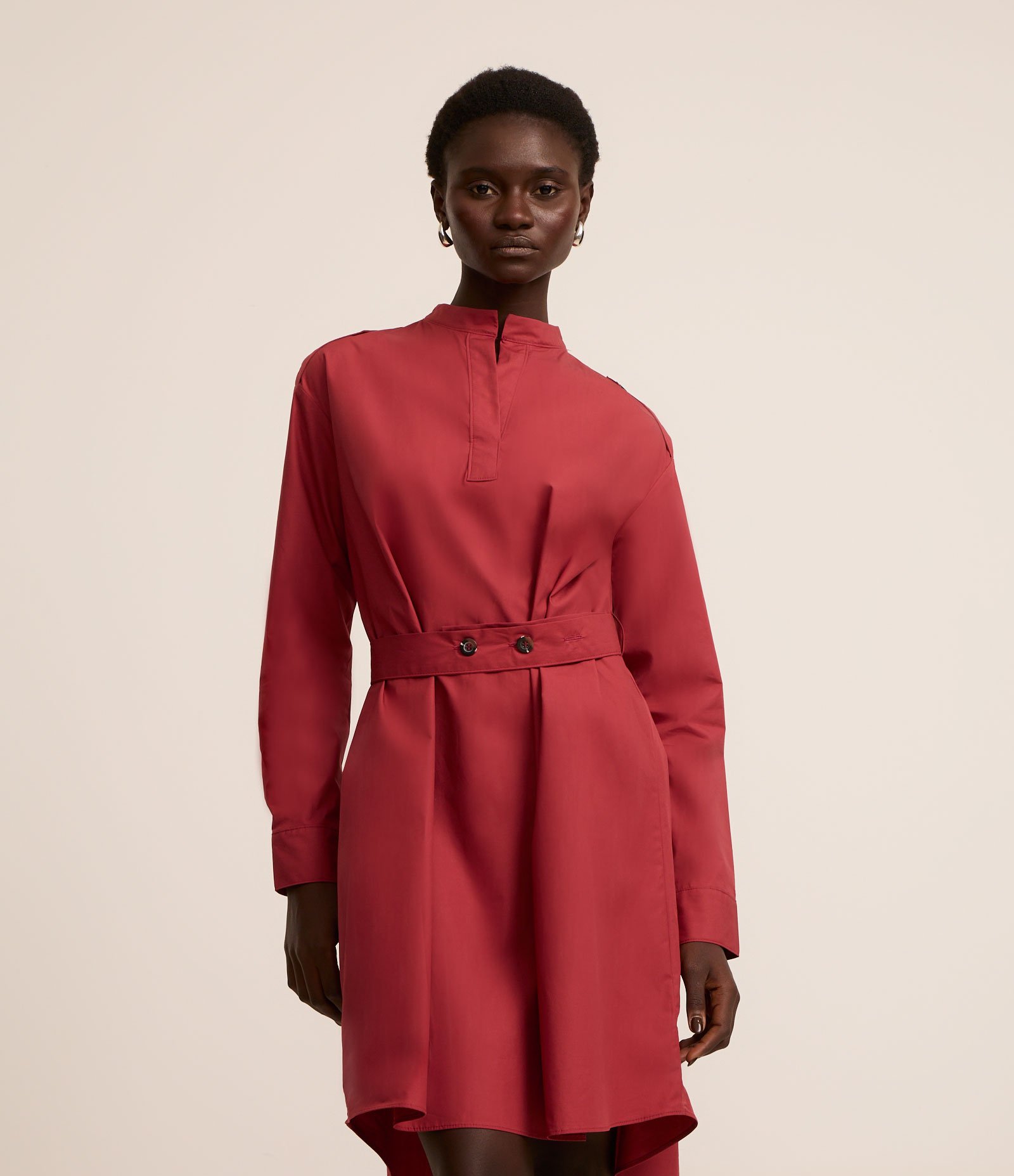 Vestido Curto Chemise com Cinto e Manga Longa Vermelho Cereja 1