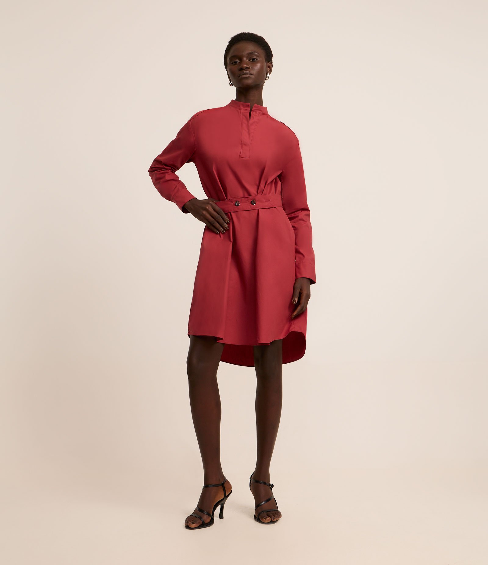 Vestido Curto Chemise com Cinto e Manga Longa Vermelho Cereja 2