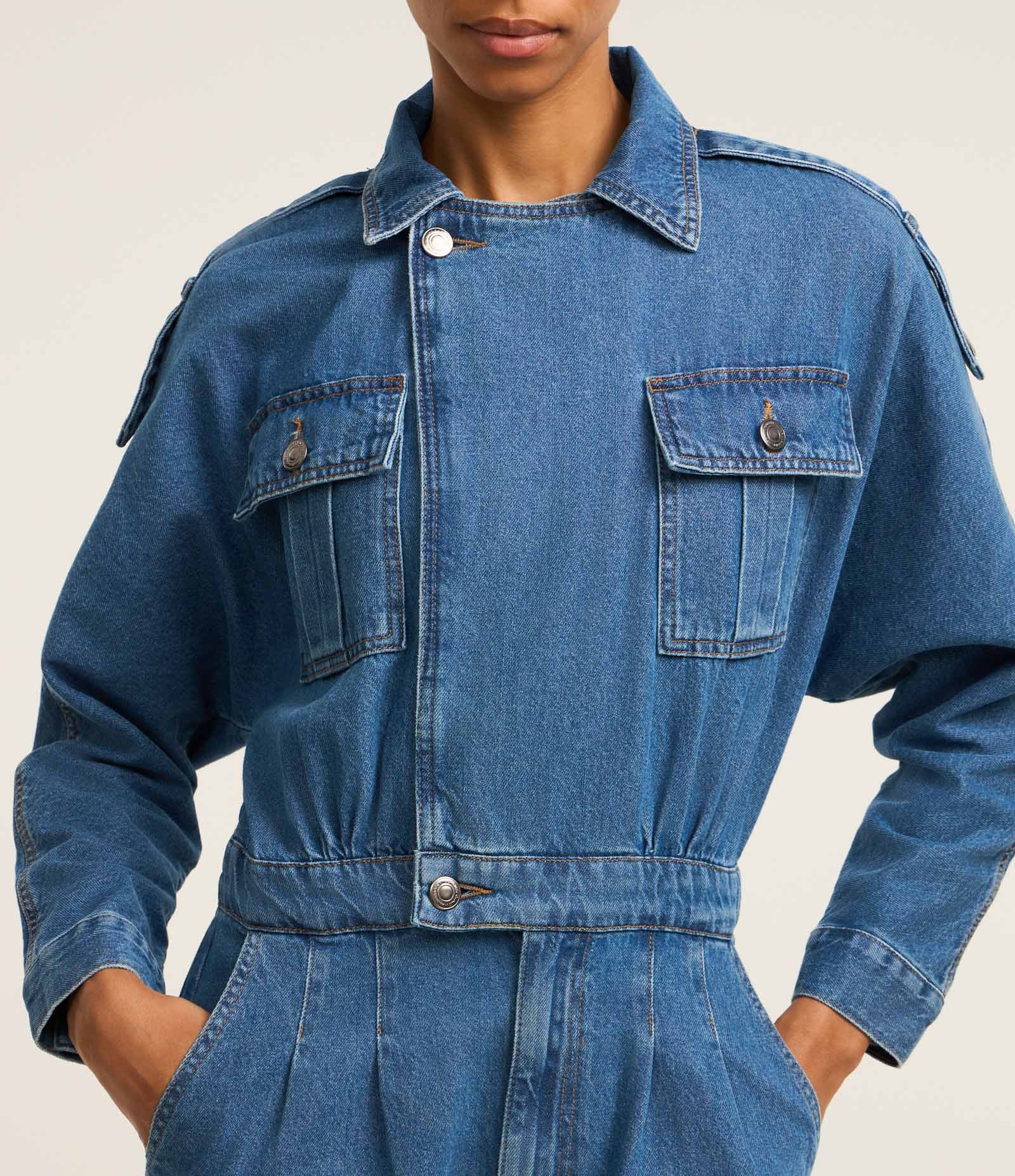 Macacão Jeans com Bolsos e Aletas nos Ombros Azul 3