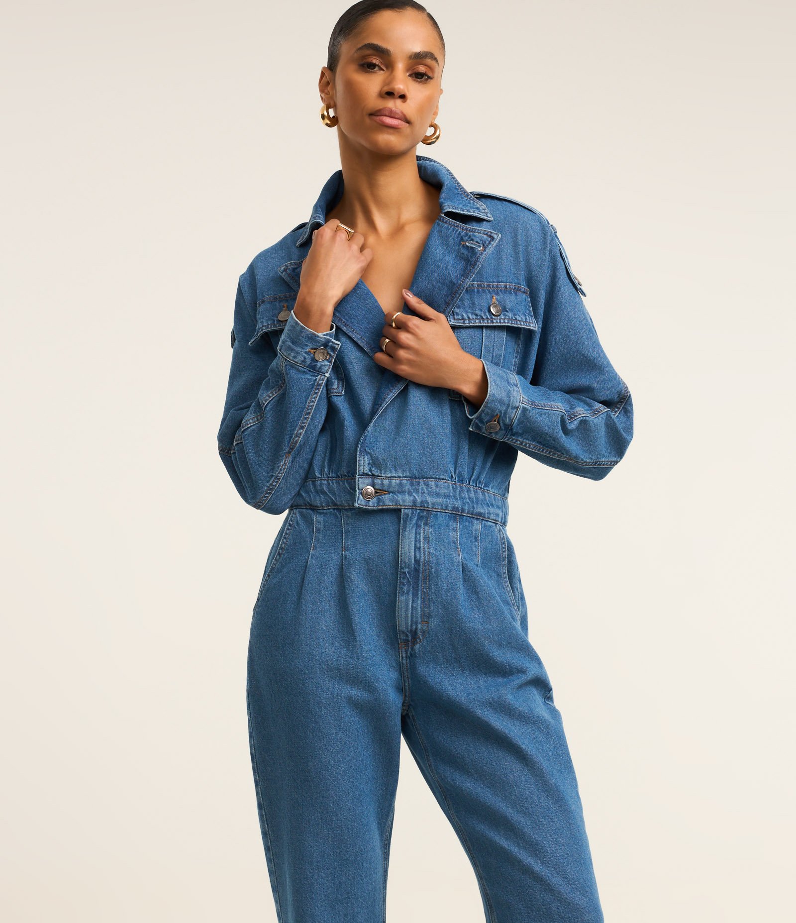 Macacão Jeans com Bolsos e Aletas nos Ombros Azul 4