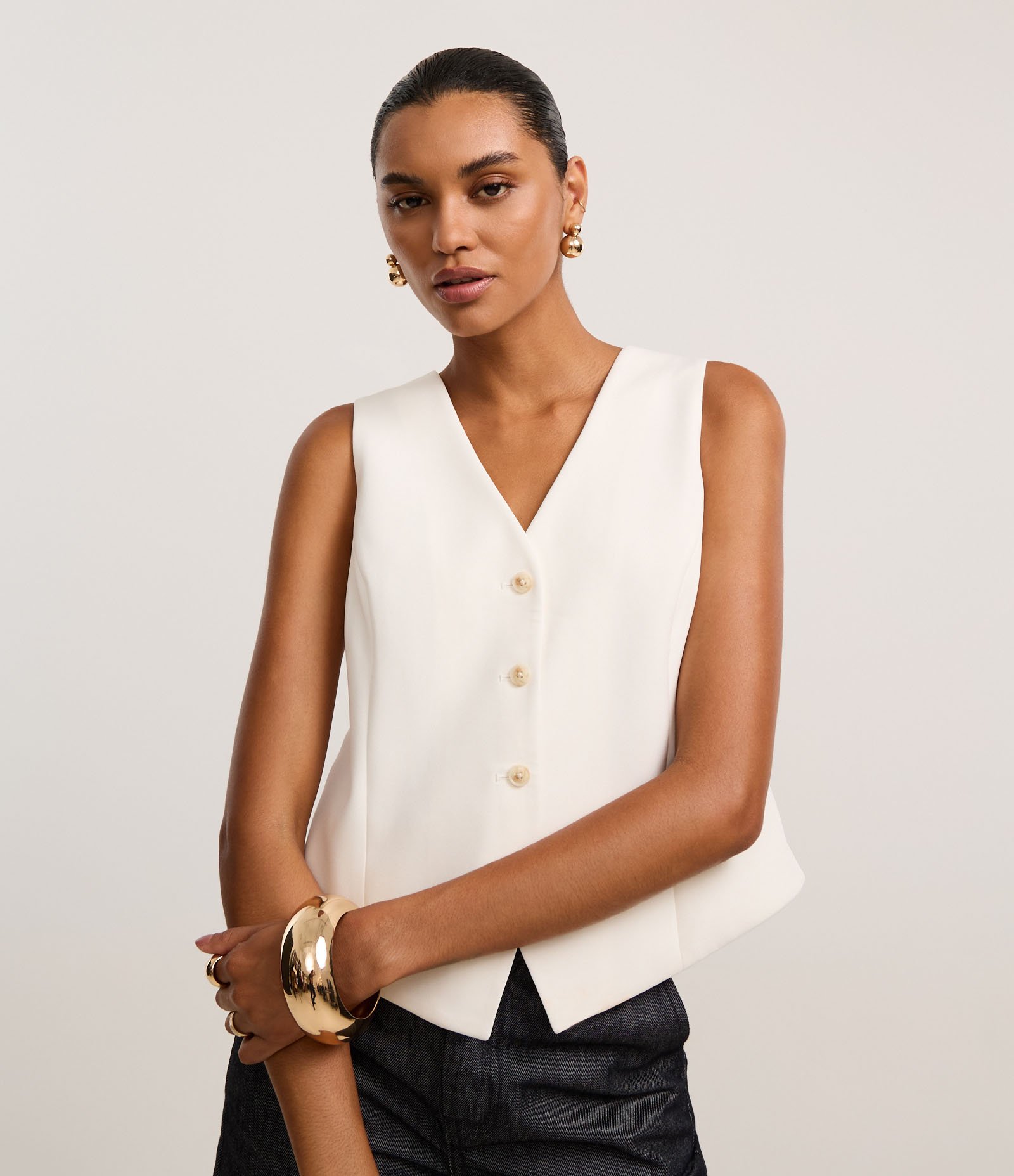 Colete Alfaiatado com Abotoamento Frontal Branco 1