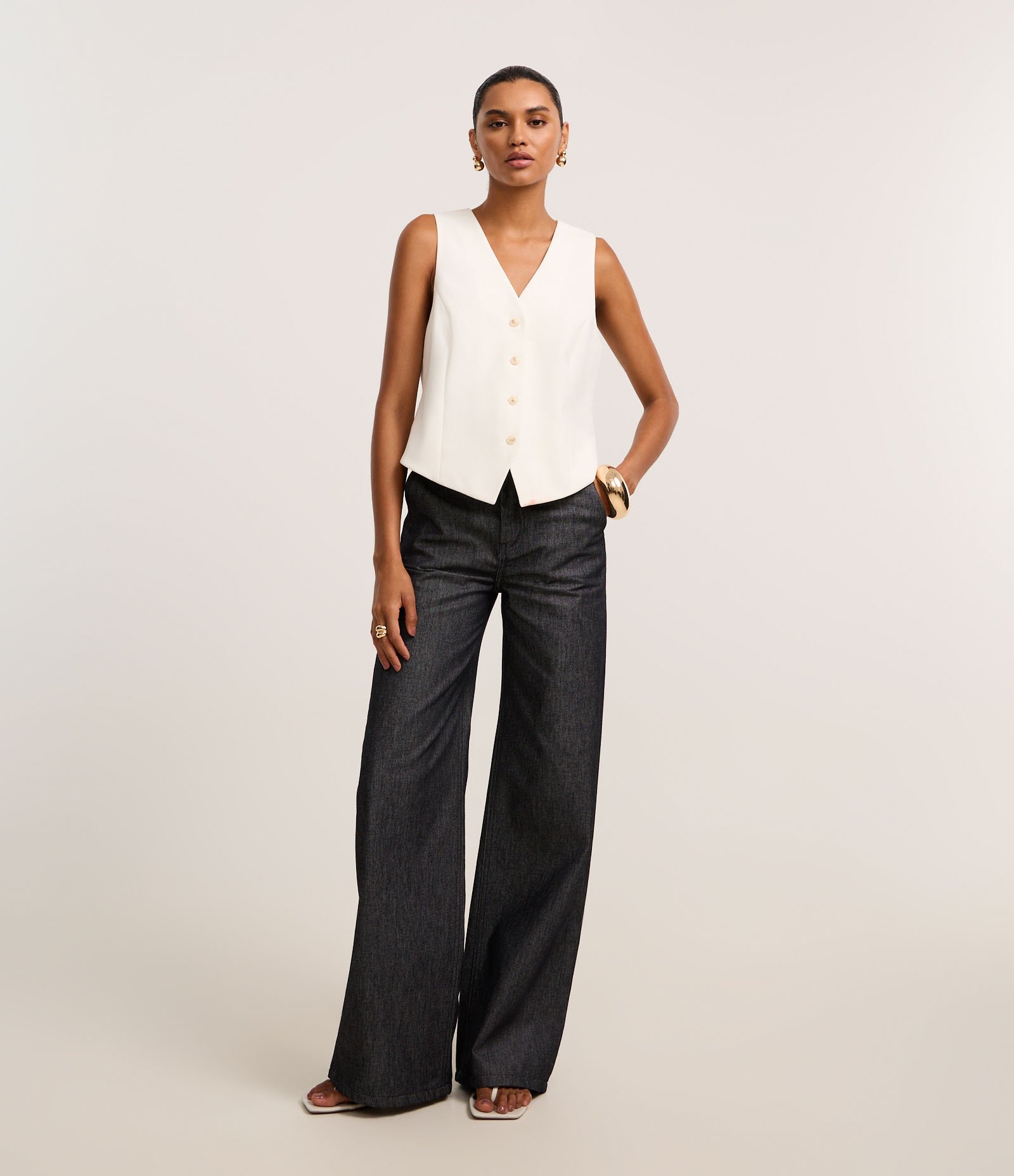 Colete Alfaiatado com Abotoamento Frontal Branco 2