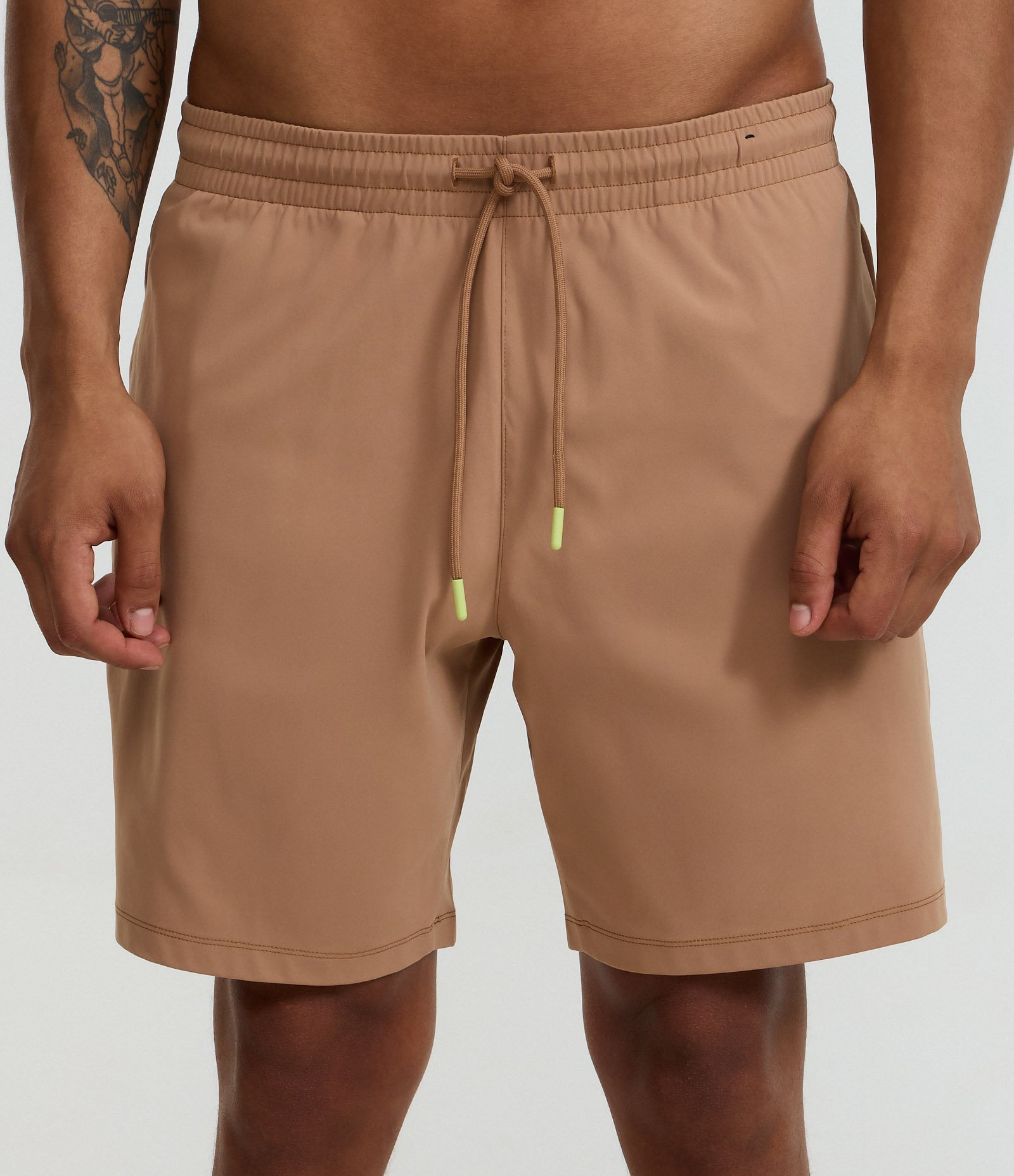 Bermuda Esportiva Básica com Cós Elástico Marrom 2