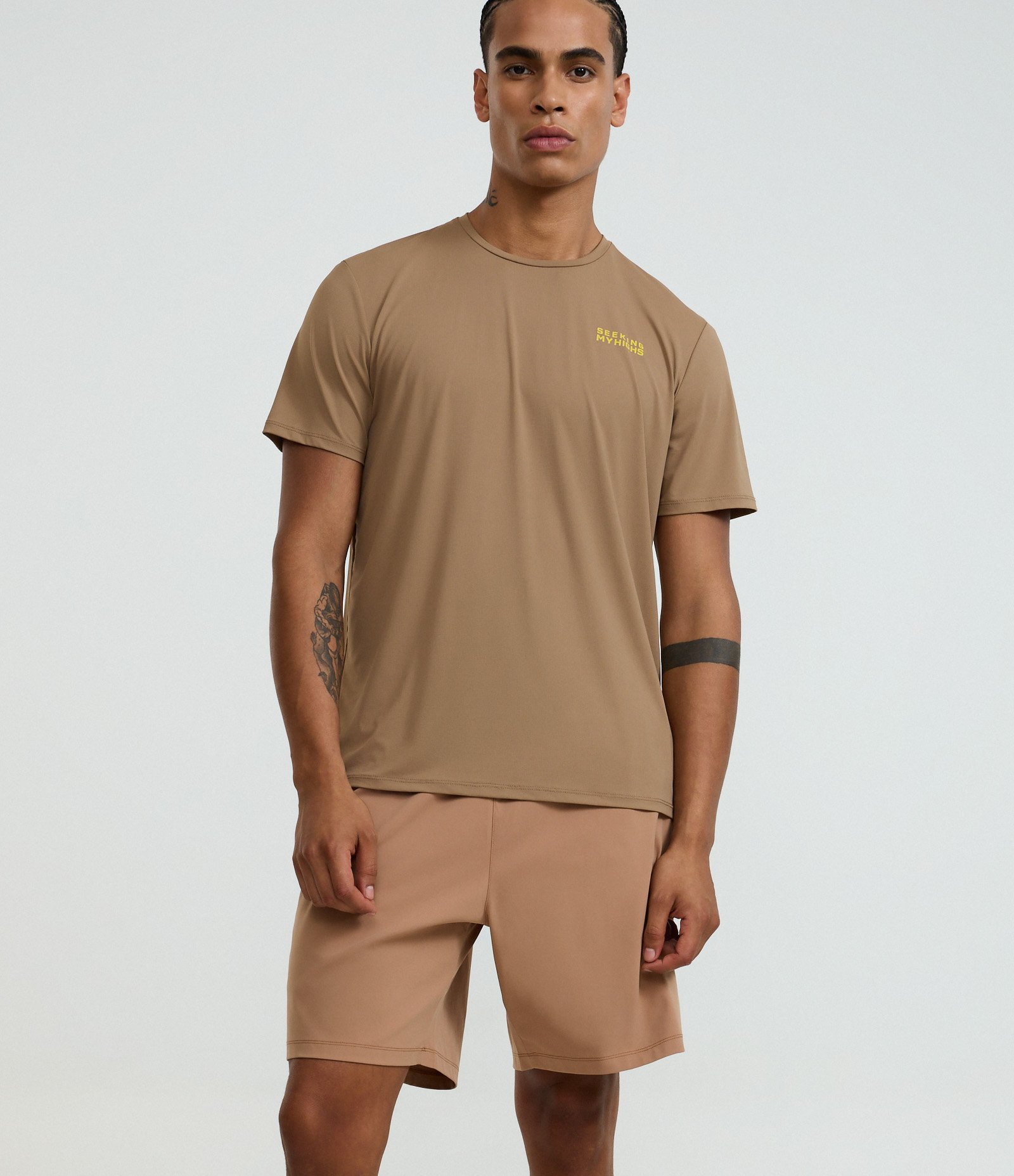 Bermuda Esportiva Básica com Cós Elástico Marrom 3