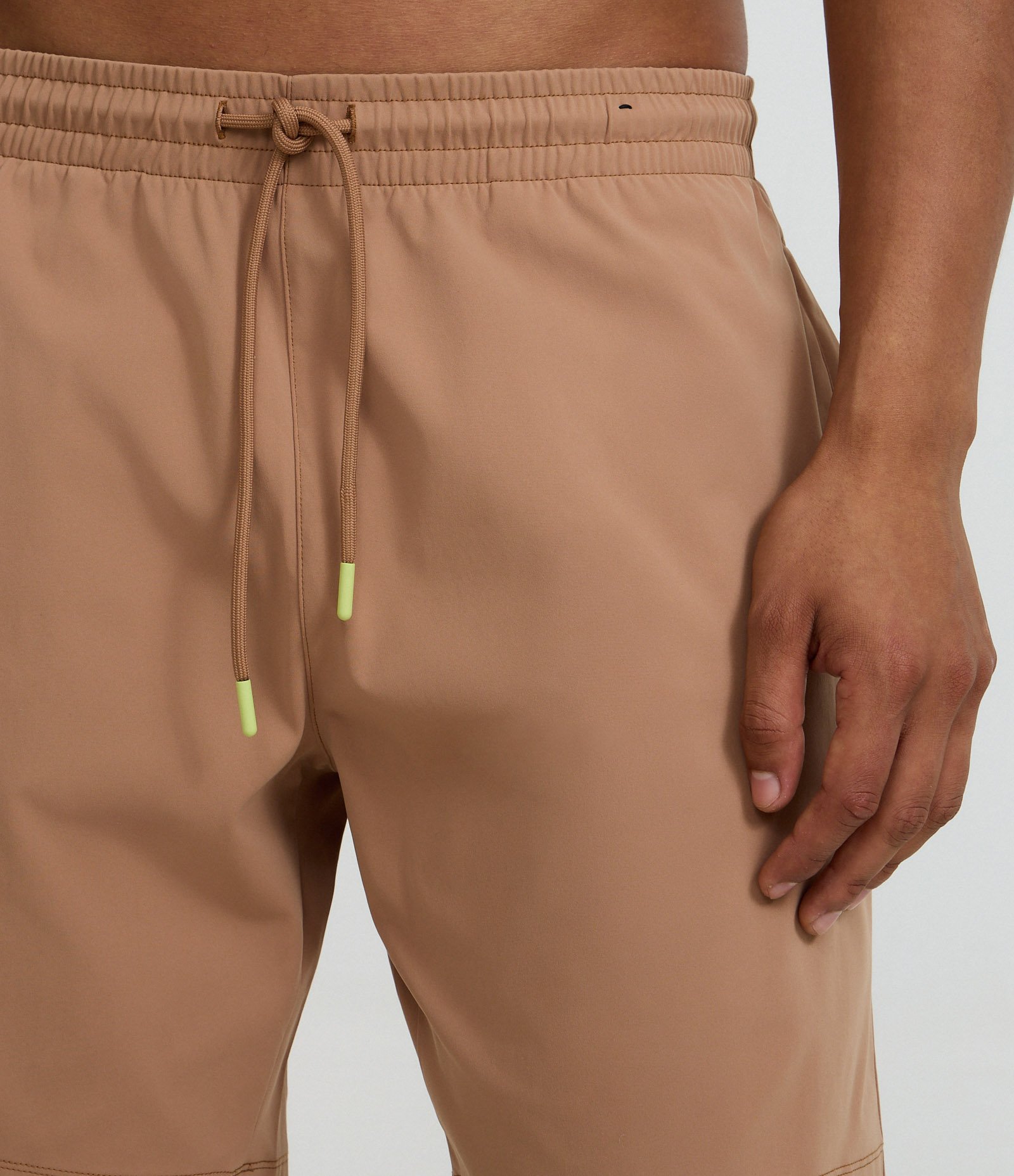 Bermuda Esportiva Básica com Cós Elástico Marrom 4