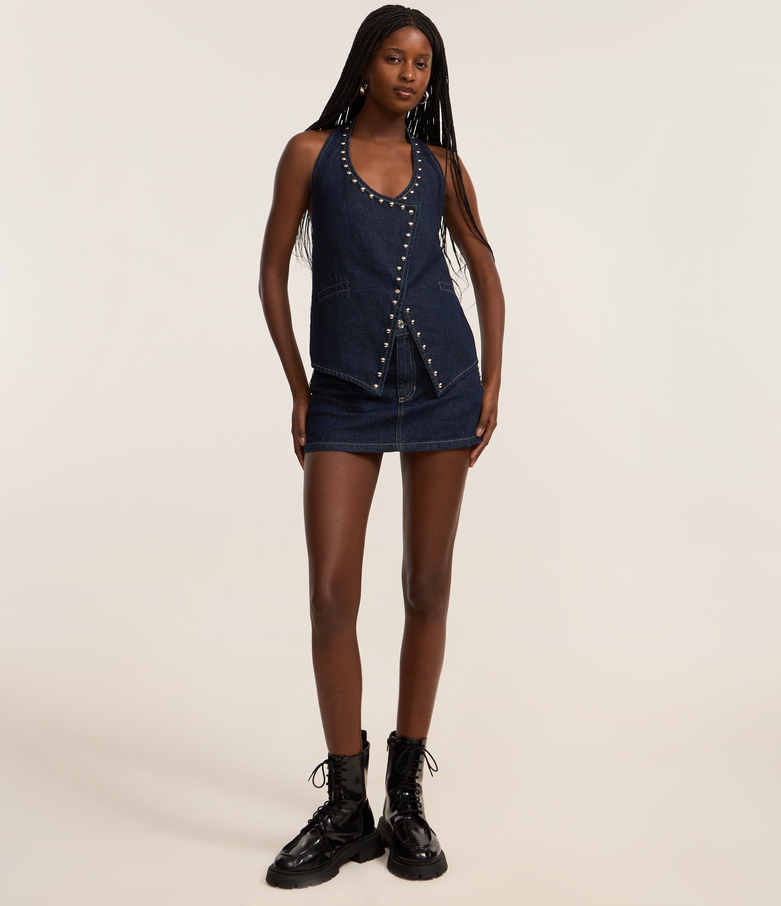 Colete Frente Única em Jeans com Tachas e Barra V Azul Marinho 2