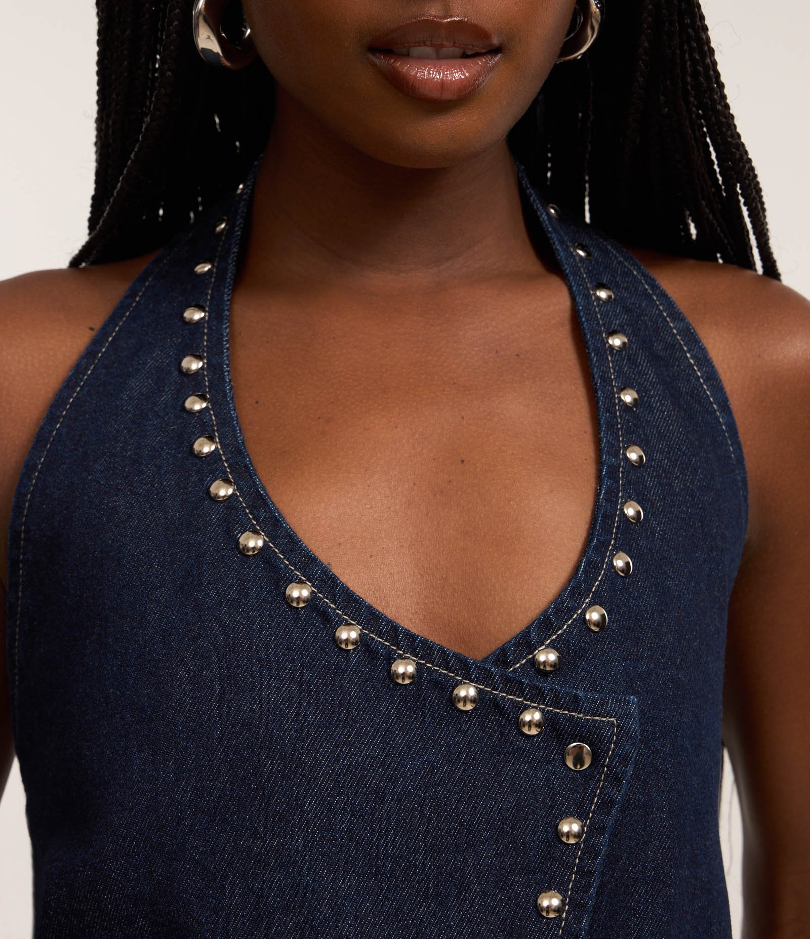 Colete Frente Única em Jeans com Tachas e Barra V Azul Marinho 3