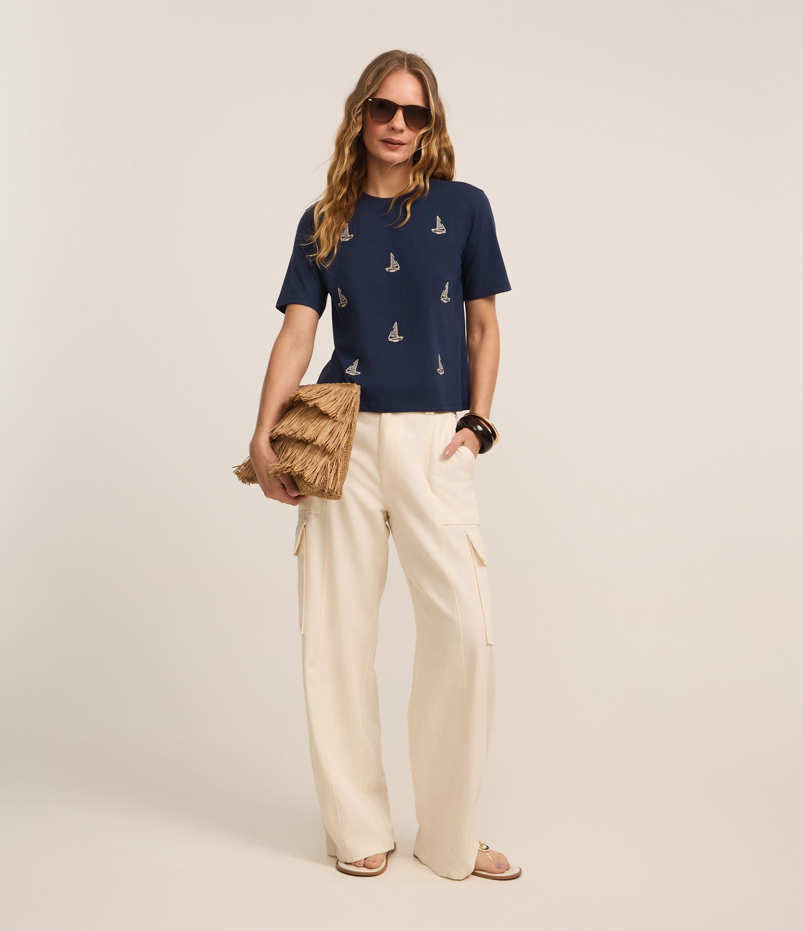 Blusa Slim em Algodão com Bordados de Barco à Vela Azul 2