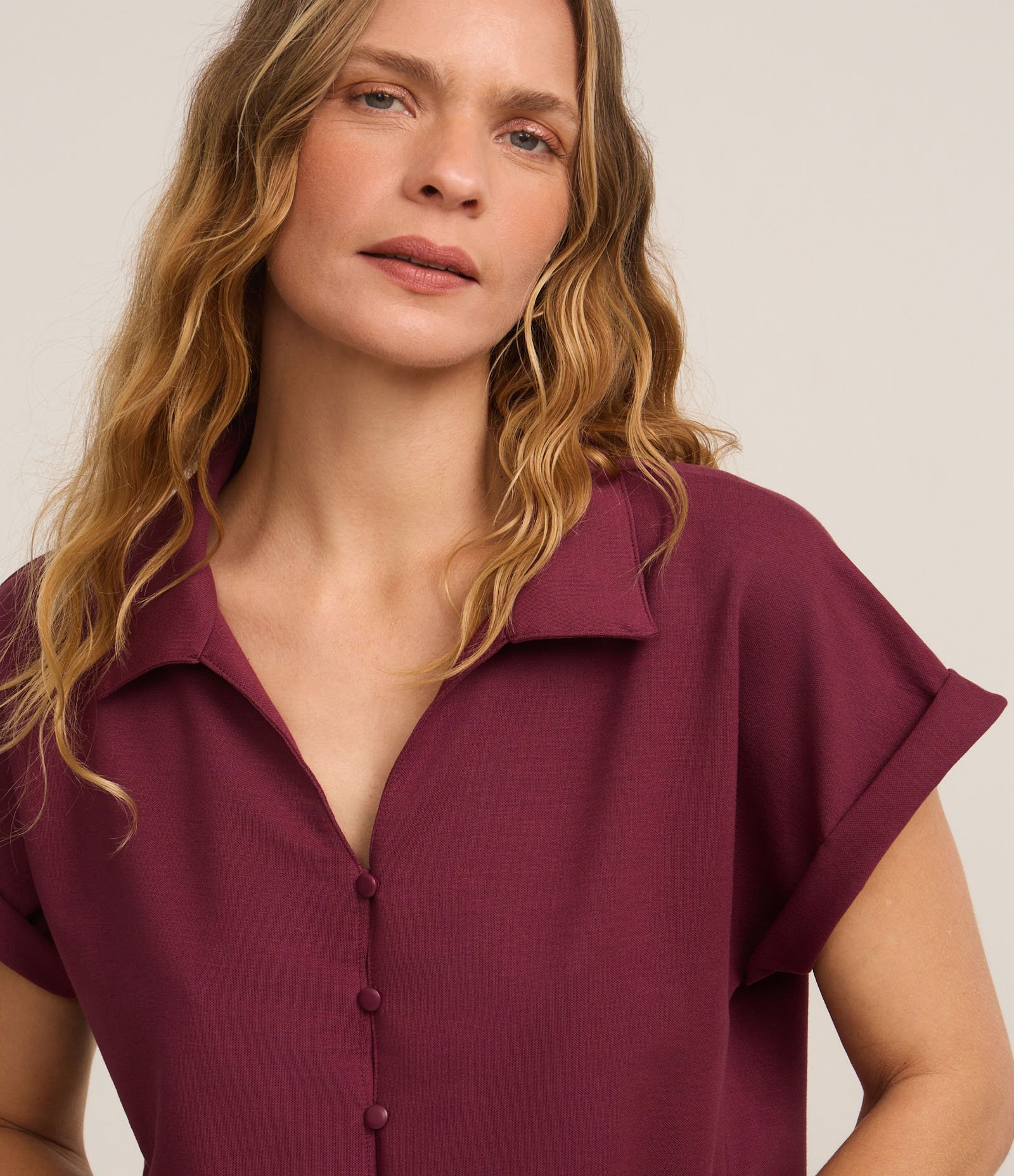 Blusa Texturizada em Viscose com Botões e Amarração Vinho 3