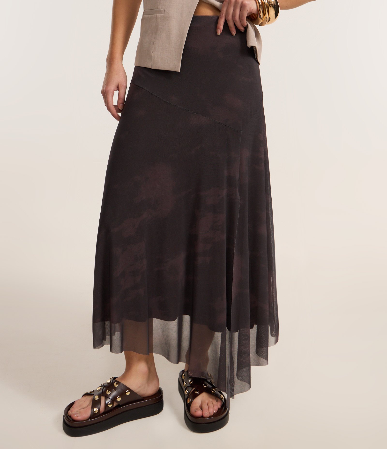 Saia Midi em Tule com Estampa Manchadinha e Barra Assimétrica Cinza 3