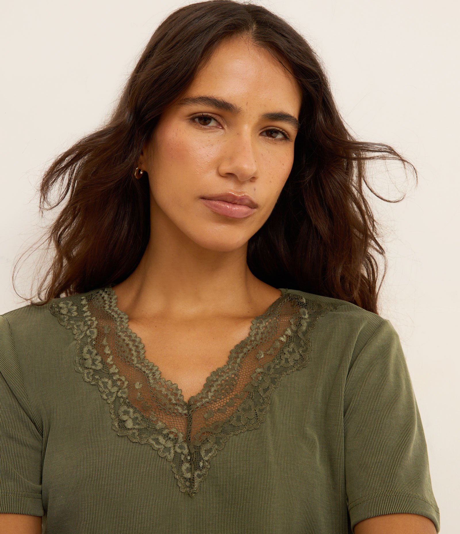 Pijama em Modal com Detalhes de Renda Verde 2