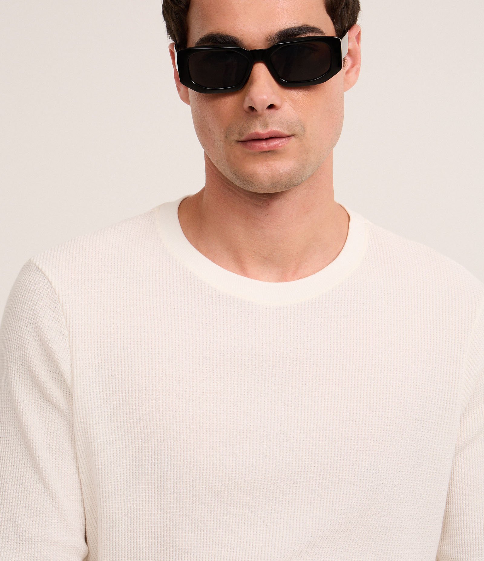 Camiseta Regular em Waffle com Gola Redonda e Texturizada Off White 4