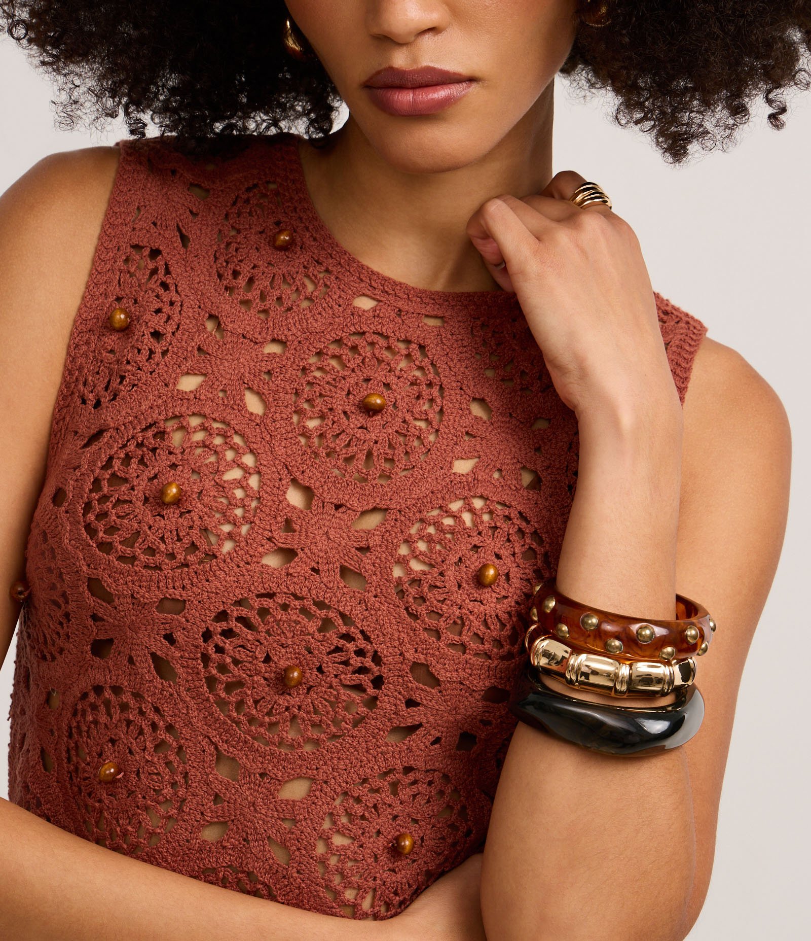 Blusa em Tricô Leve com Padrão Geométrico e Miçangas Marrom 3