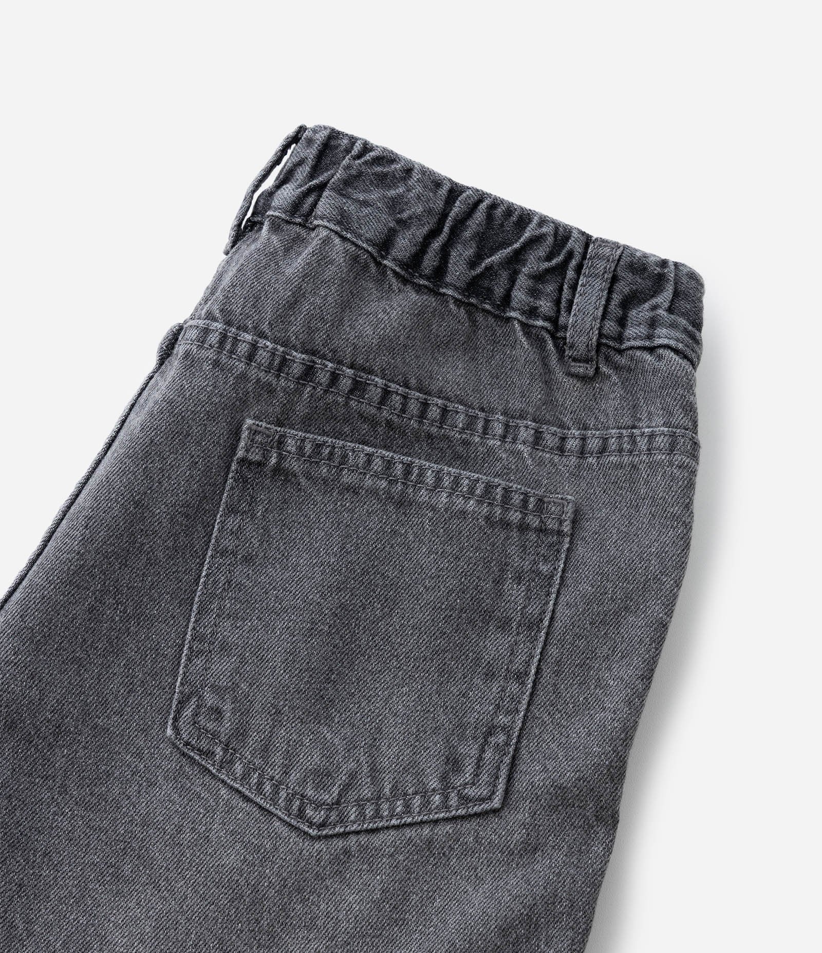 Bermuda Reta Infantil em Jeans com Cós Elástico - Tam 5 a 14 anos Cinza 4