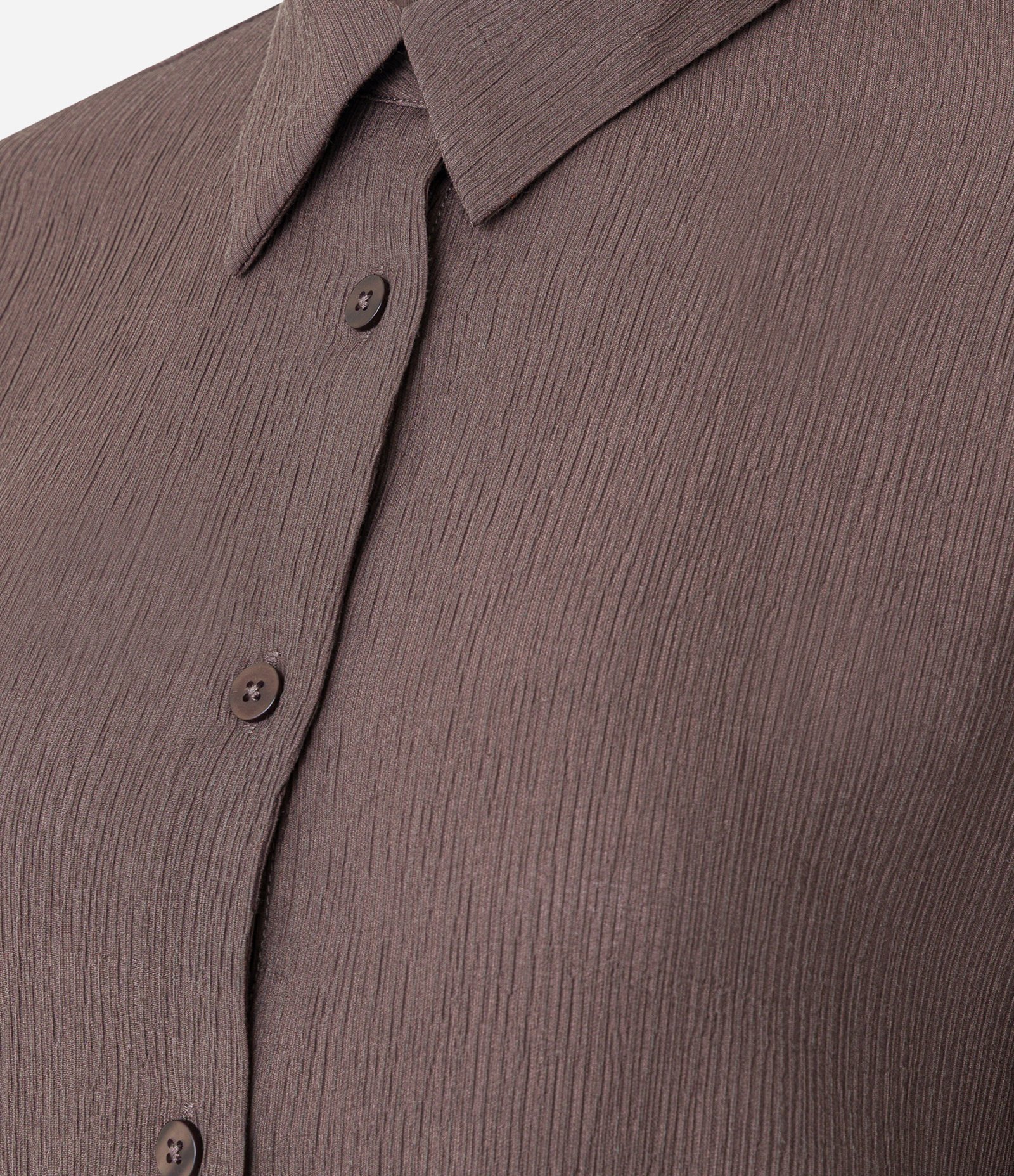 Camisa em Viscose Amassadinha com Abertura nas Costas e Texturizada Marrom 8