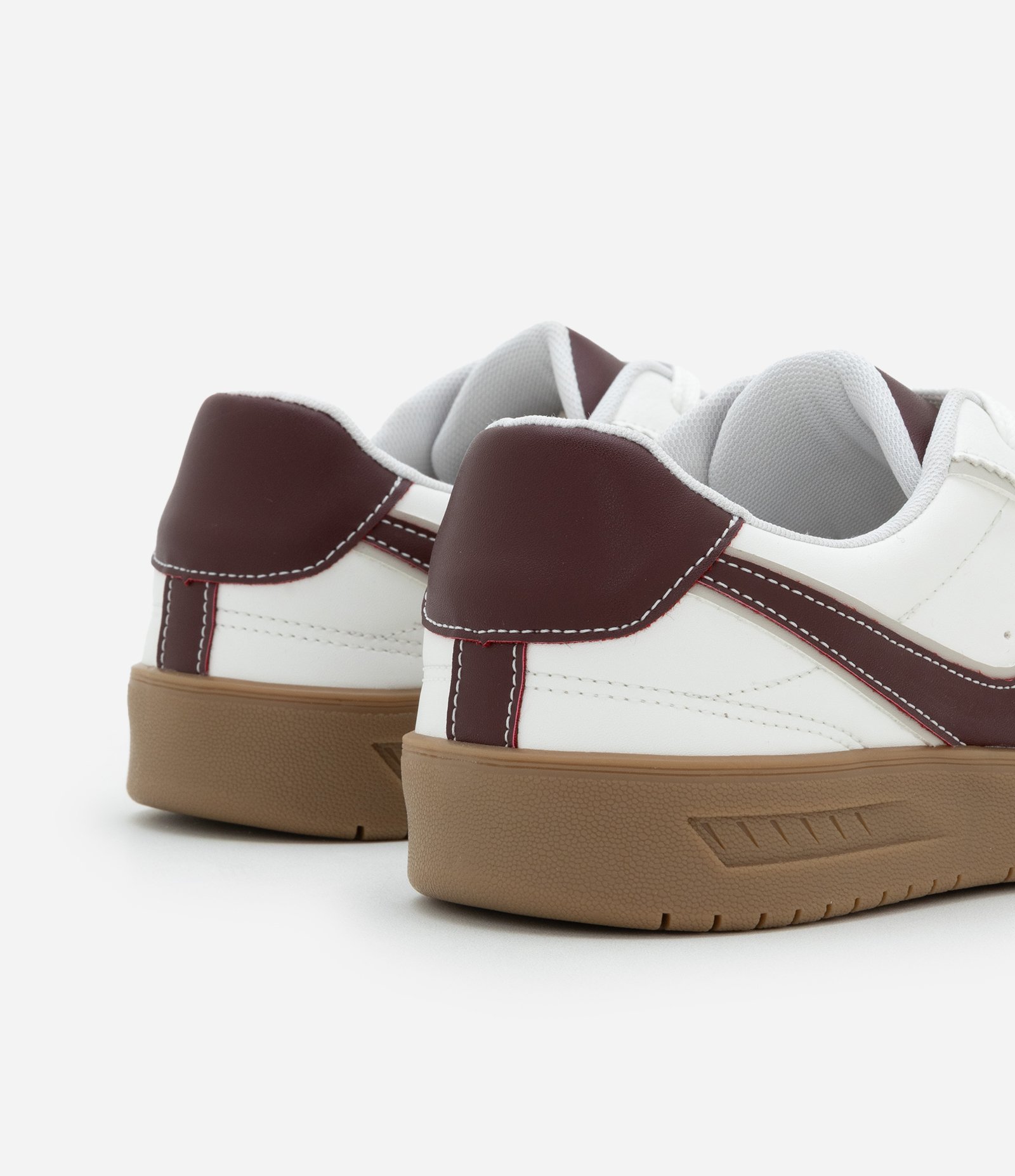 Tênis Chuteira com Recortes Contrastantes Branco/Marrom/Bordô 6