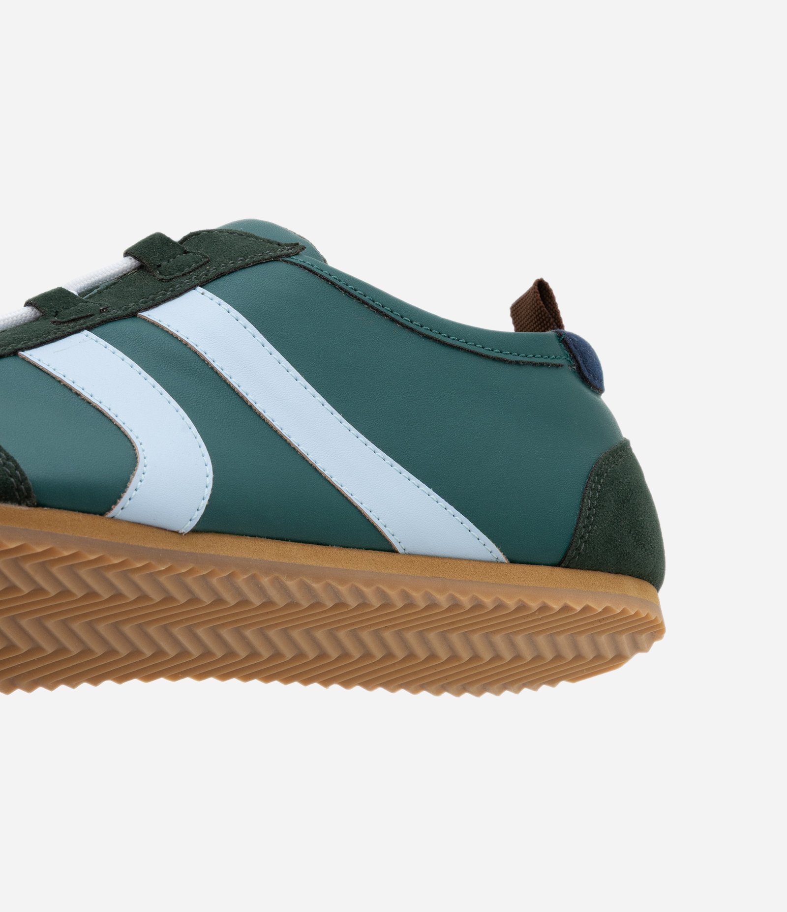 Tênis Chuteira Sneakerina com Recortes Contrastantes Verde 4