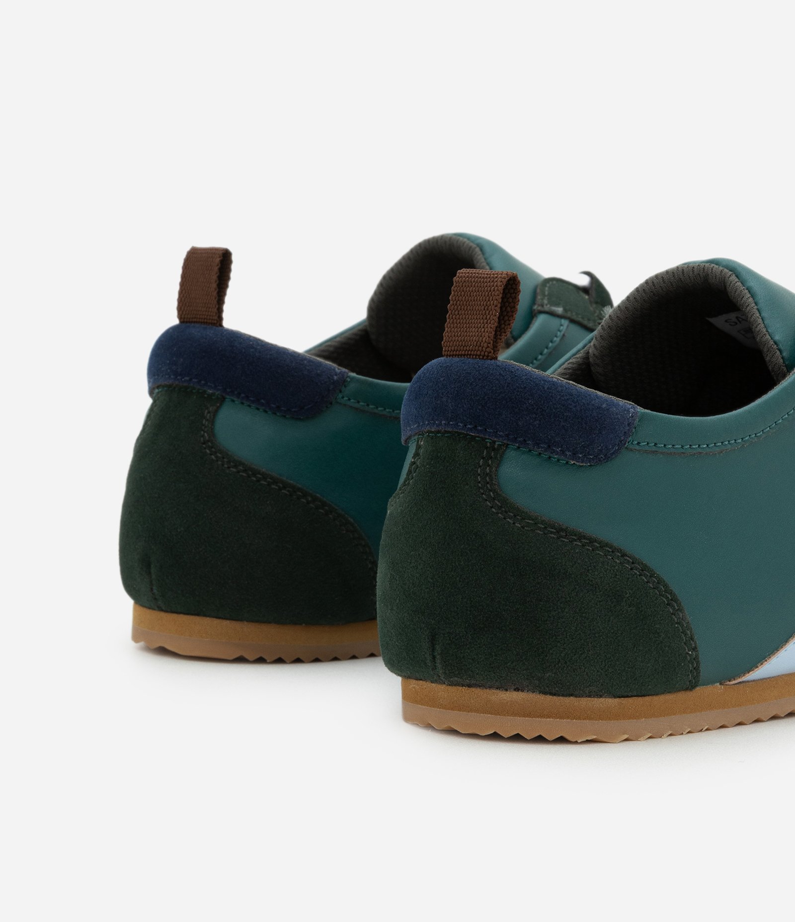 Tênis Chuteira Sneakerina com Recortes Contrastantes Verde 6