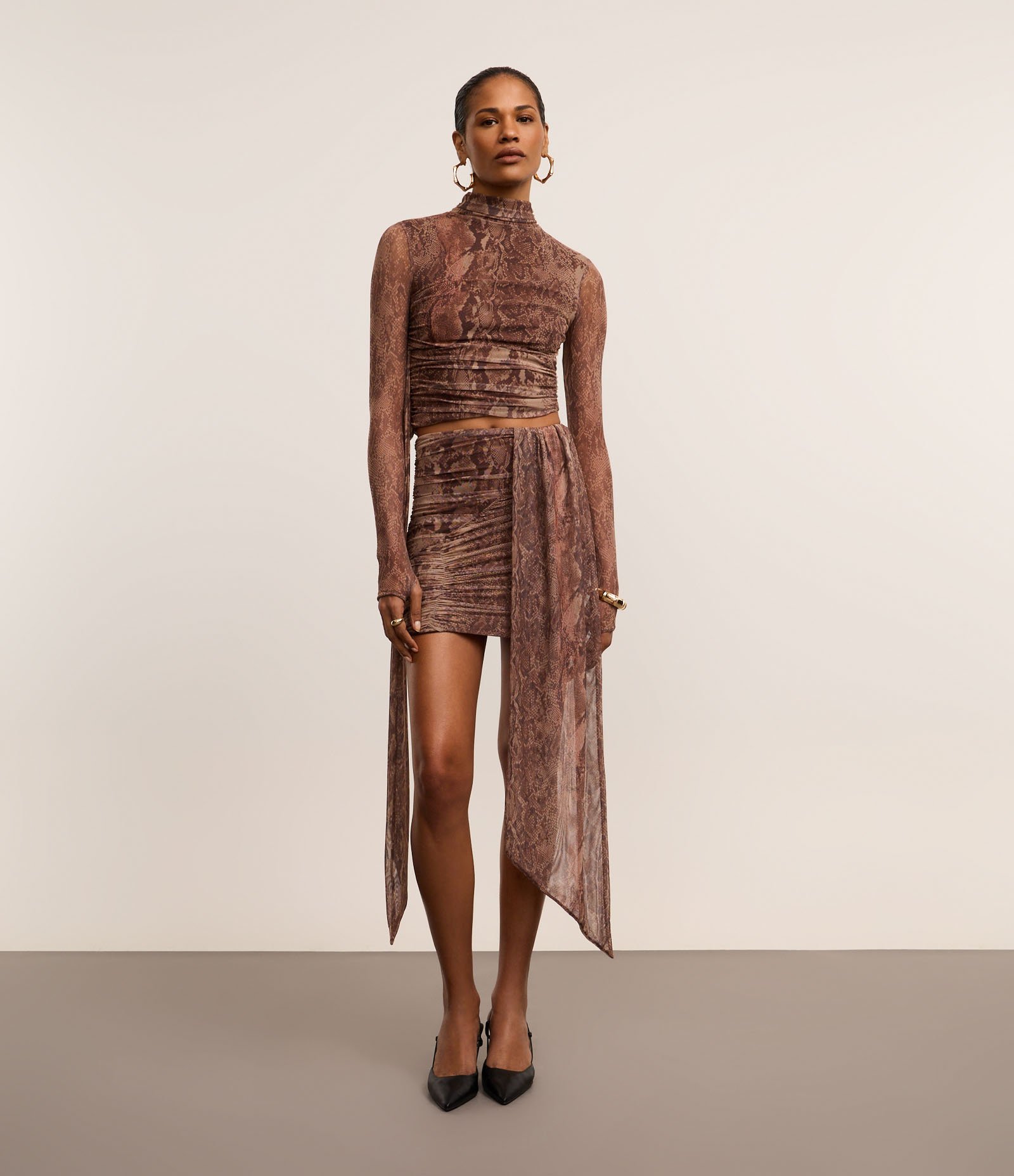 Minissaia em Tule com Estampa Serpente e Lenço Lateral Marrom 1