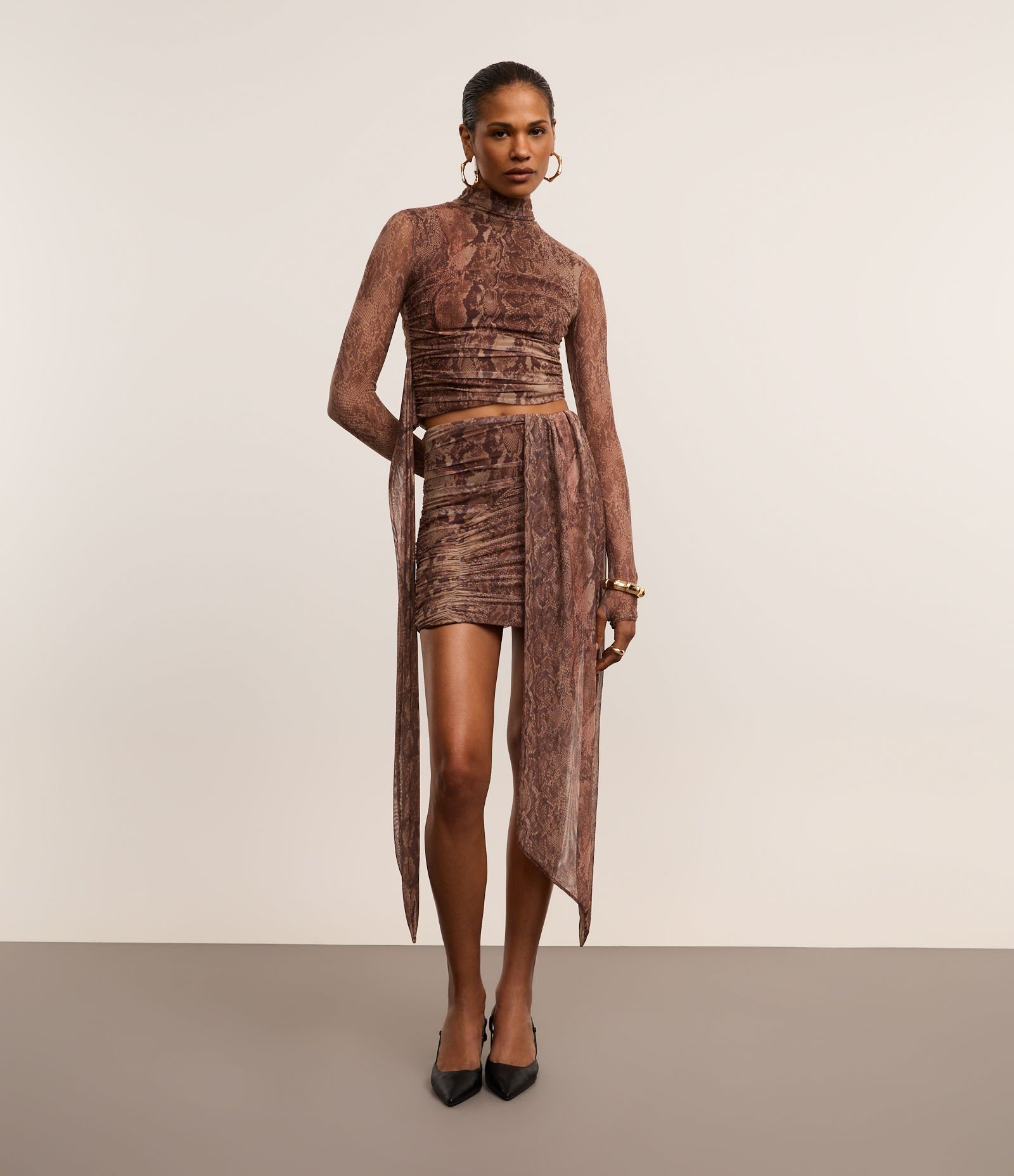 Blusa em Tule com Animal Print Cobra e Pontas Longas Marrom 2