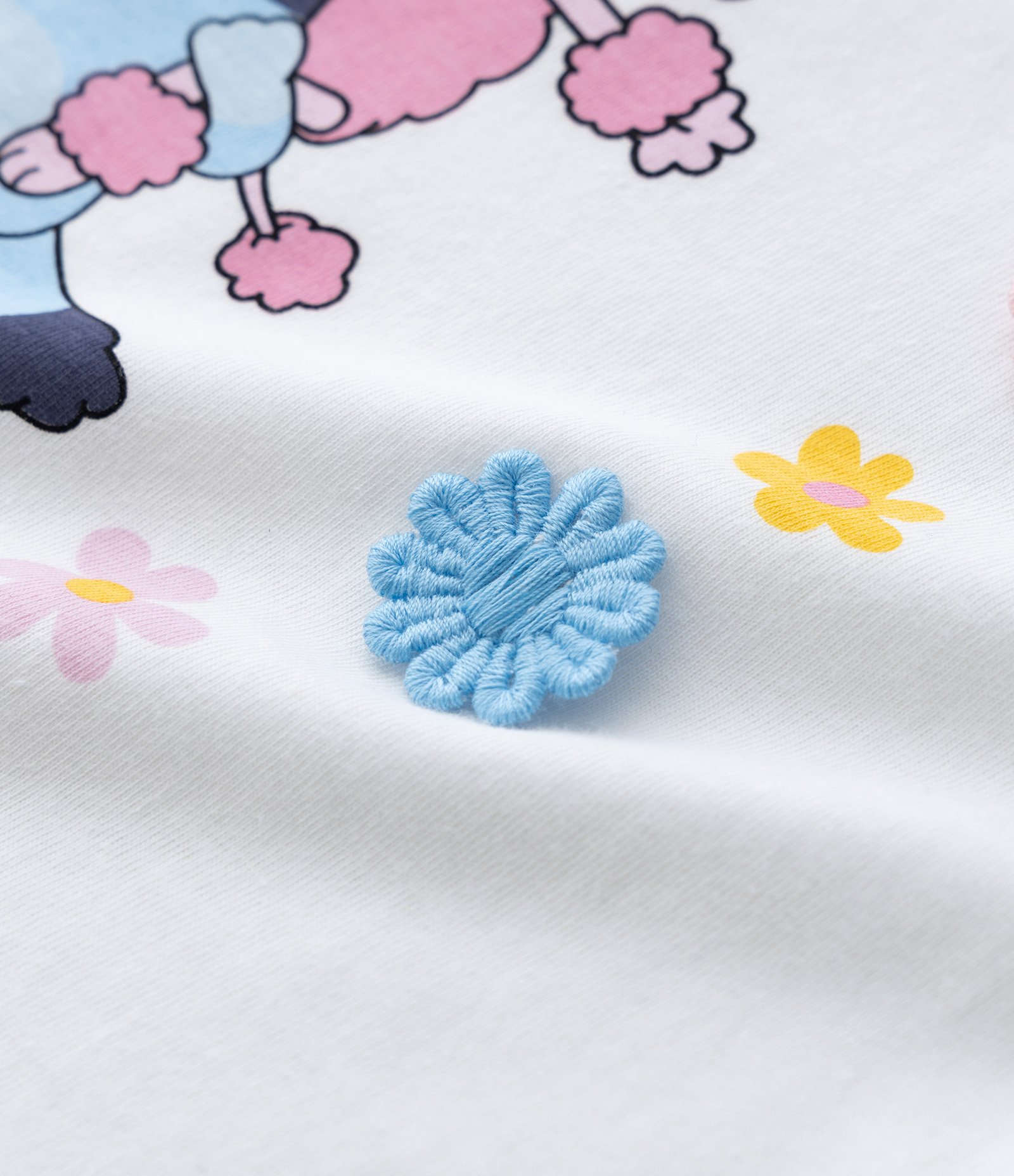 Camiseta Infantil Relaxed com Florzinhas Aplicadas Bluey e Coco - Tam 1 a 6 Anos Branco 4