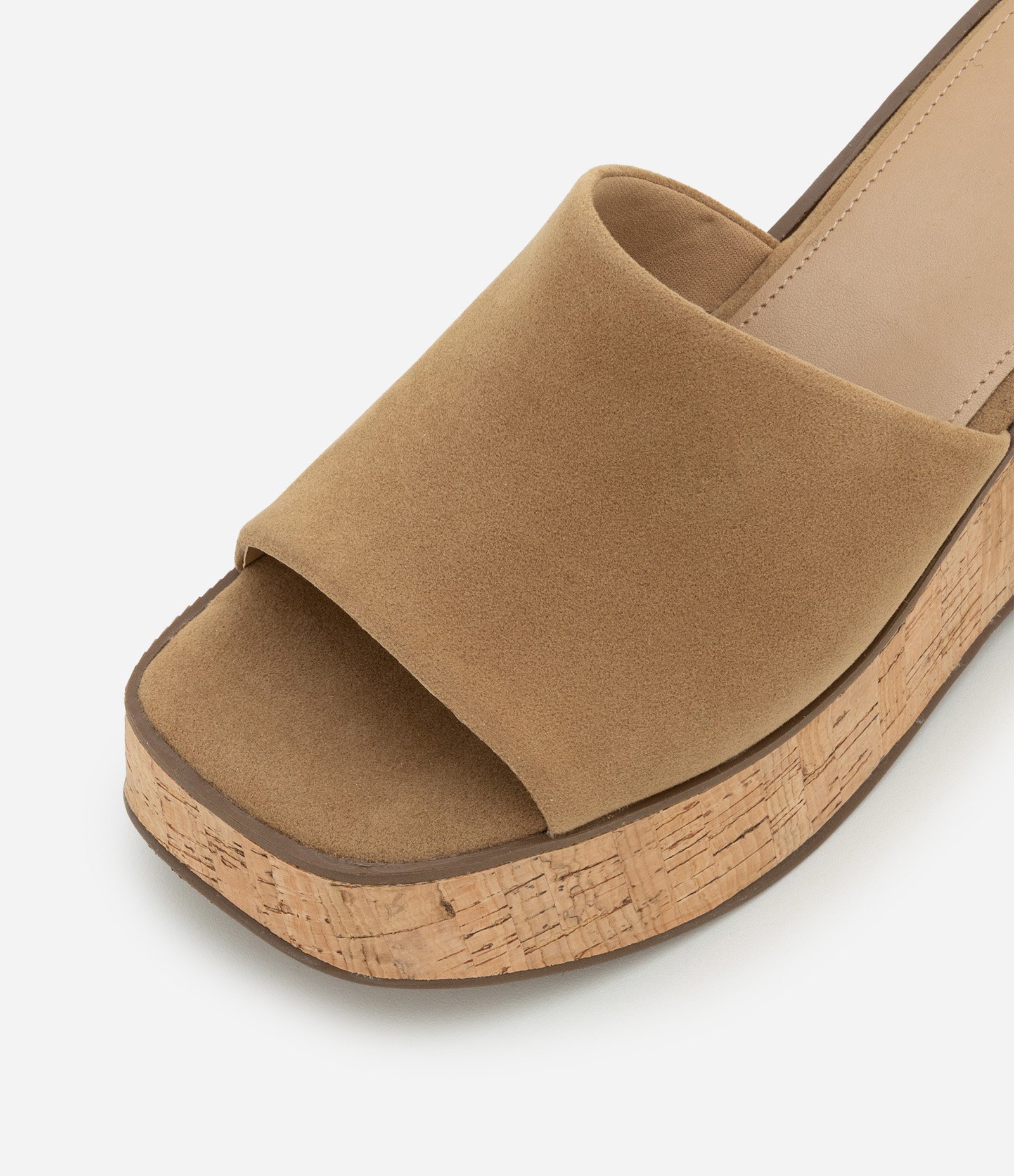 Sandália Plataforma com Efeito Camurça e Salto com Textura Marrom 3