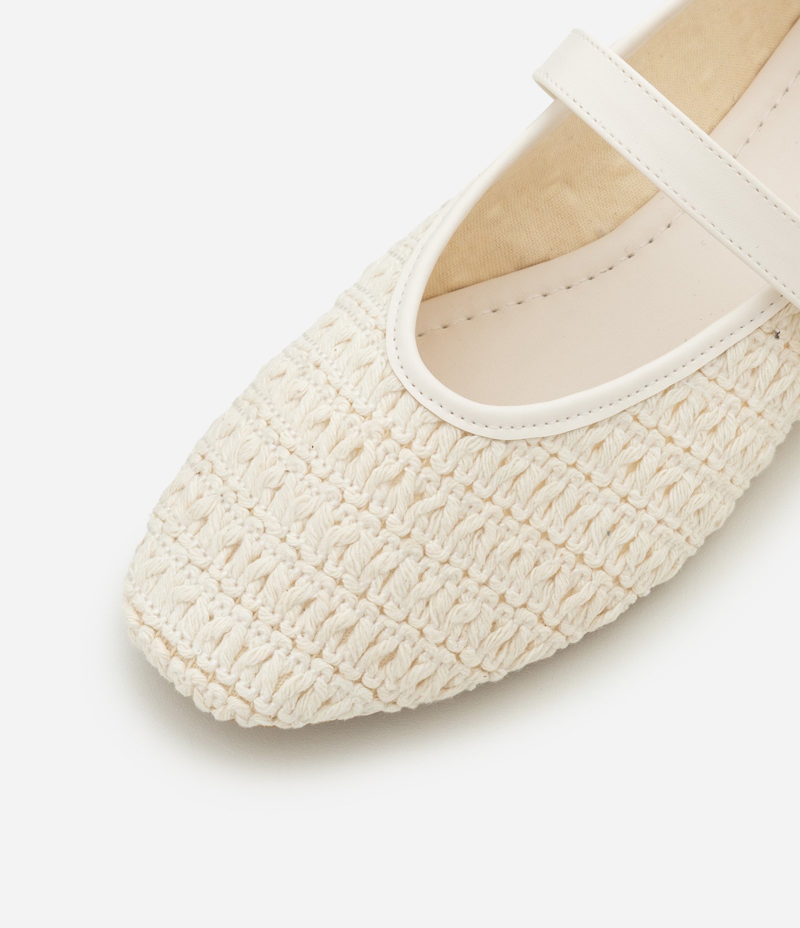 Sapatilha com Efeito Crochê e Fivela Lateral Branco 4